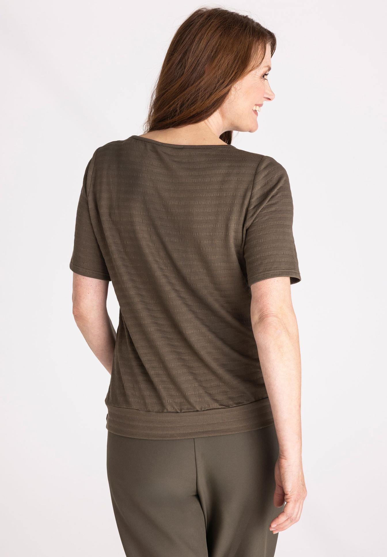 t-shirt, short sleeves, brown, ribbed, casual