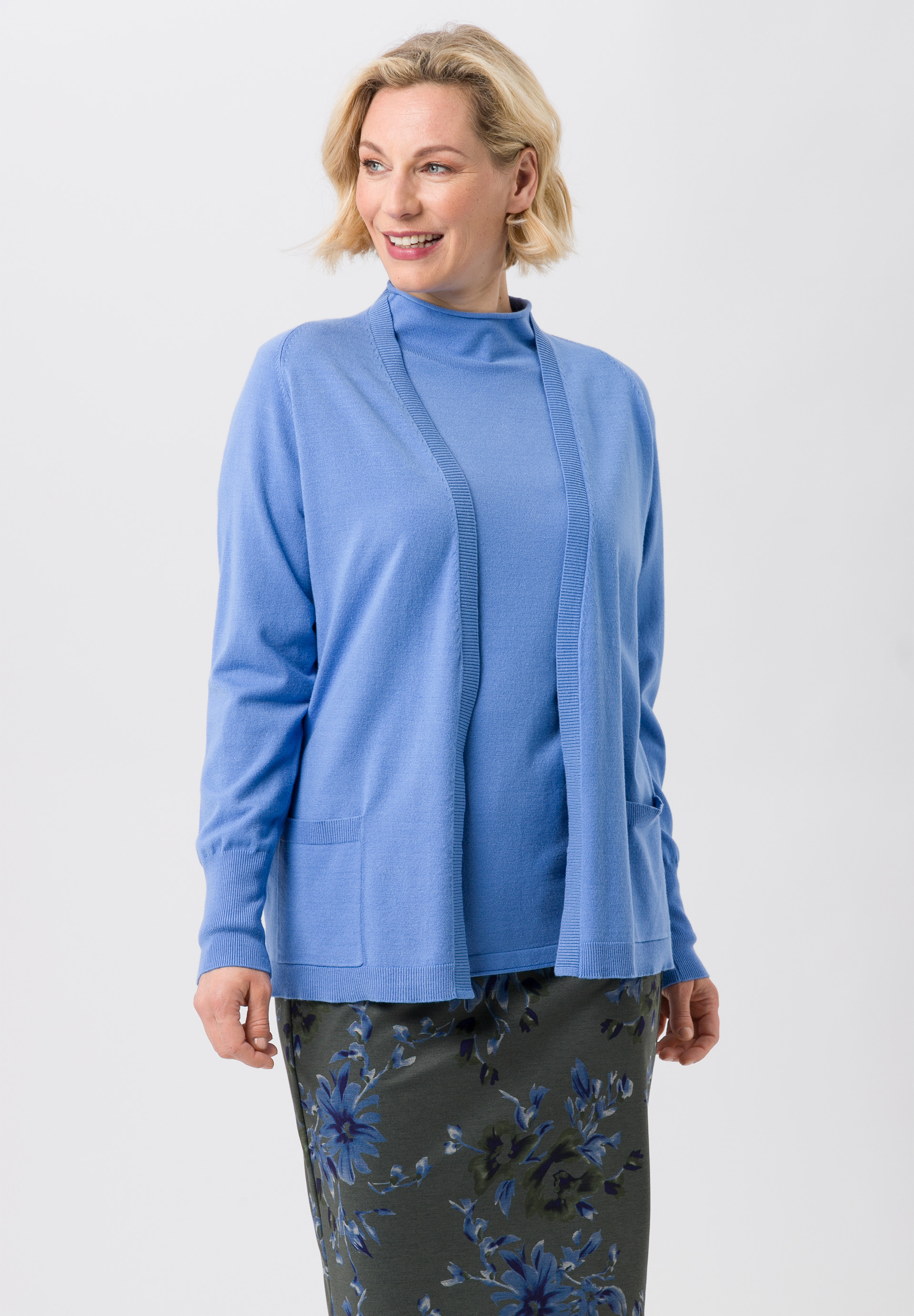 Cardigan mit praktischen Saumtaschen - Bild 1 Pulli, Vlies, Erwachsener, Person, Frau, Pulli, Vlies, Erwachsener, Person, Frau, Pulli, Vlies, Erwachsener, Person, Frau, Pulli, Vlies, Erwachsener, Person, Frau, Pulli, Vlies, Erwachsener, Person, Frau, Pulli, Vlies, Erwachsener, Person, Frau