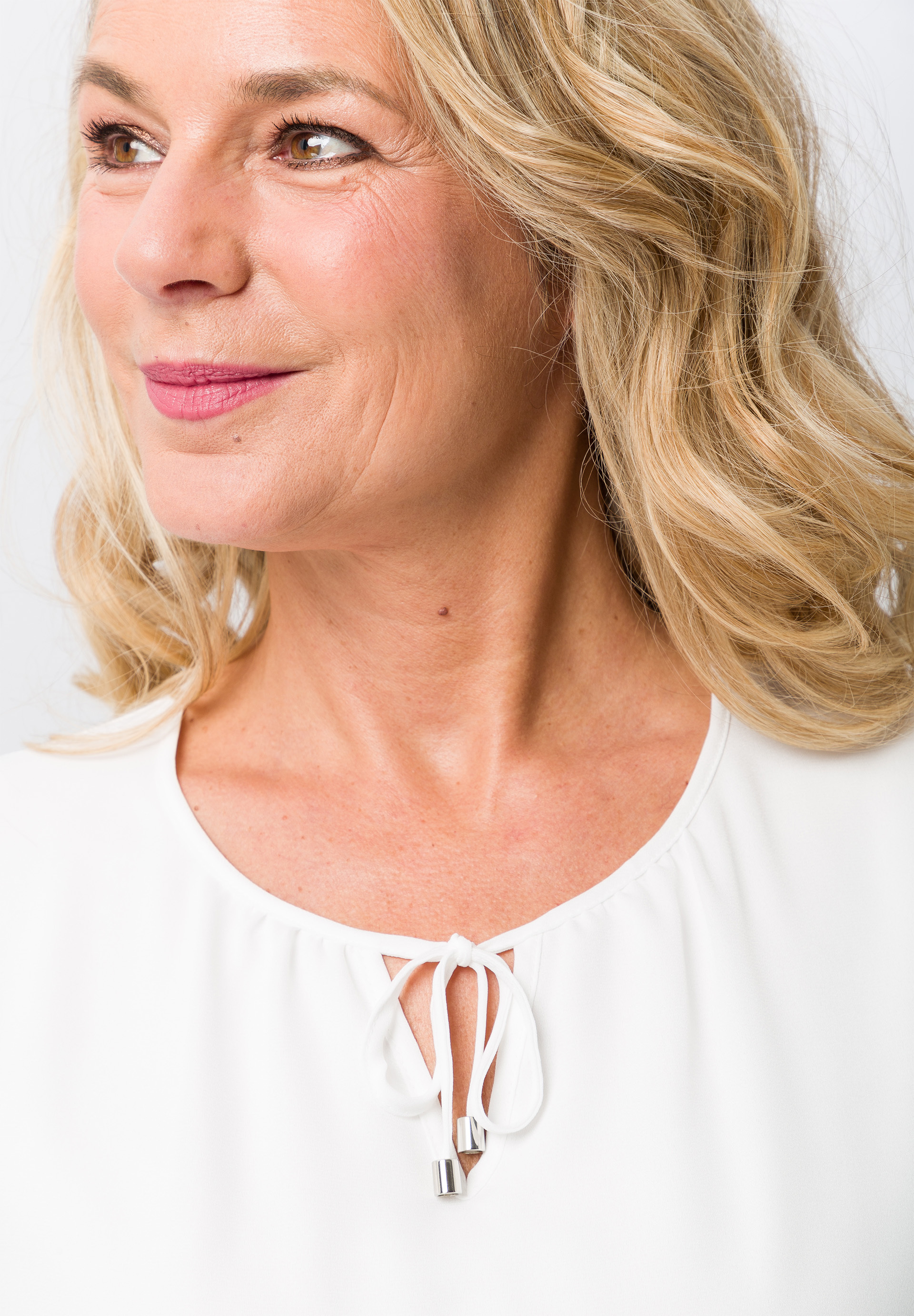 Blusenshirt mit femininer Kräuselung und Bindeband - Bild 4