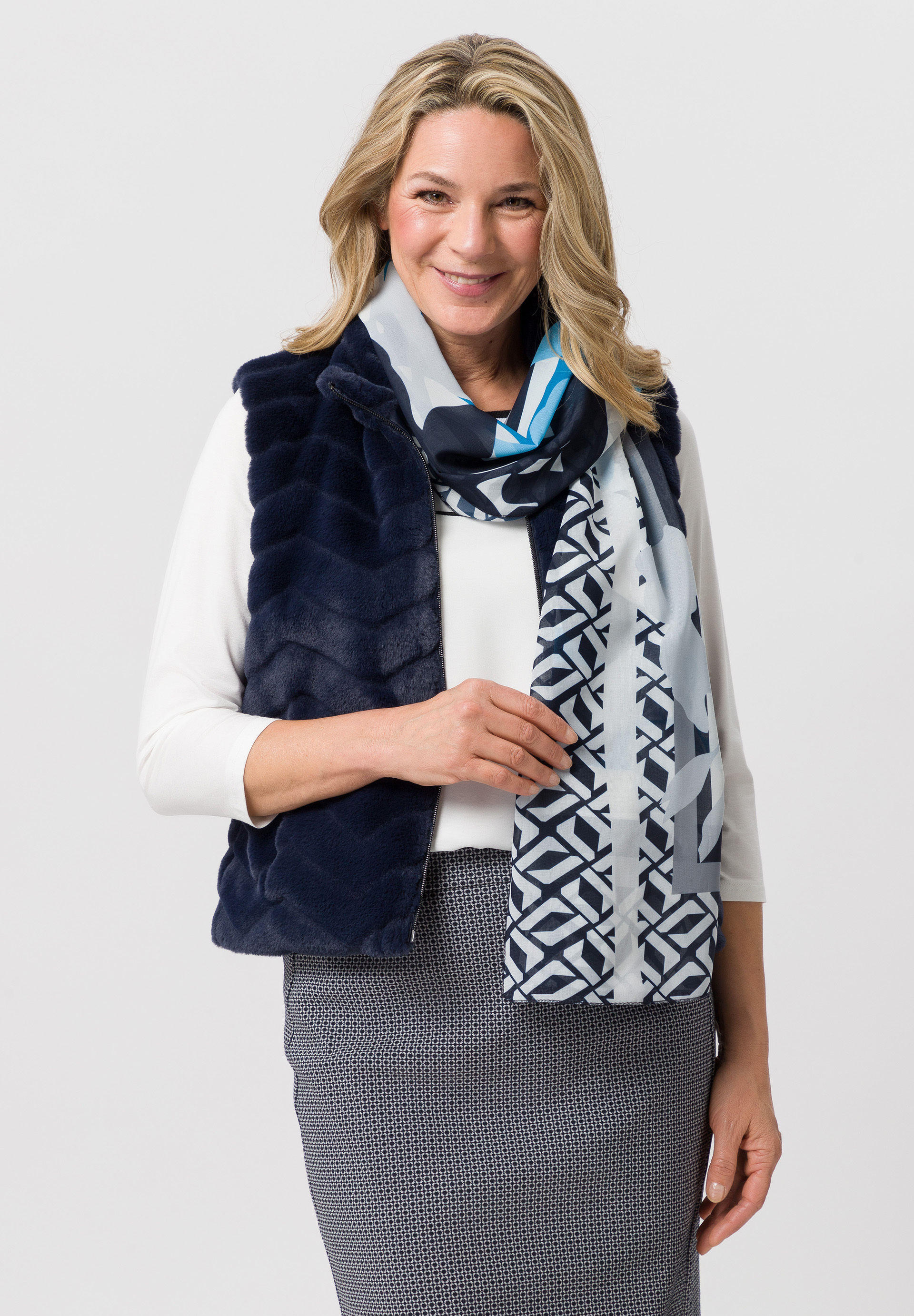 Scarf with generous print - Bild 1 Bekleidung, Weste, Halstuch, Gestohlen, Bekleidung, Weste, Halstuch, Gestohlen, Bekleidung, Weste, Halstuch, Gestohlen, Bekleidung, Weste, Halstuch, Gestohlen, Bekleidung, Weste, Halstuch, Gestohlen, Bekleidung, Weste, Halstuch, Gestohlen