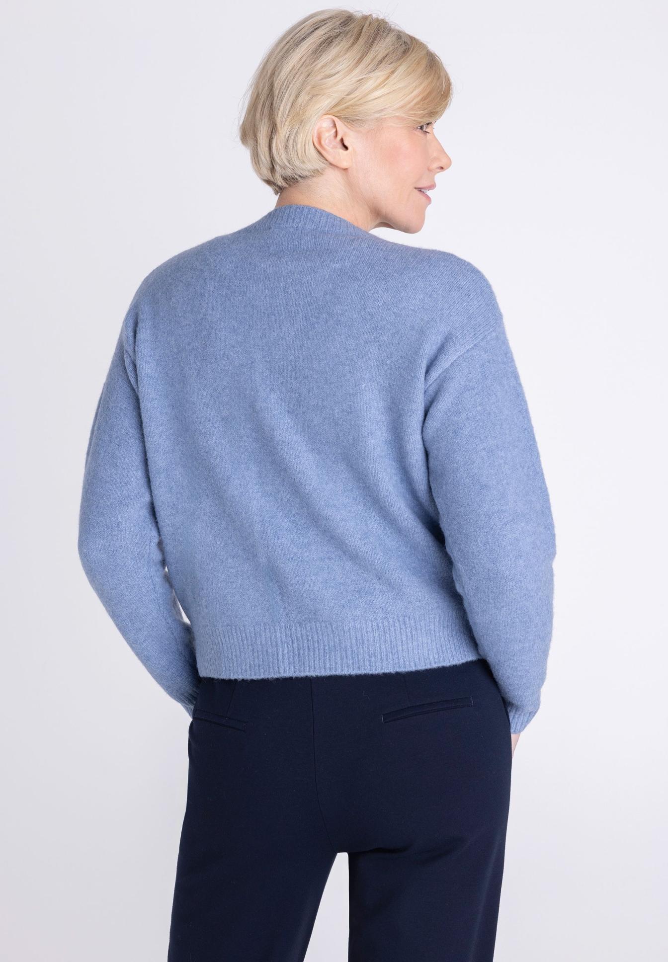 blauer pullover, strickpullover, pullover kurz, sweater, langeärmig, cardigan, Knitwear, sanfter Blau, Pullover, Rückenansicht, Cardigan, Blau, Gestrickt, Langarm, Pullover, Pullover, blauer Strickpullover, Rundhalsausschnitt, Wolle, Rückansicht