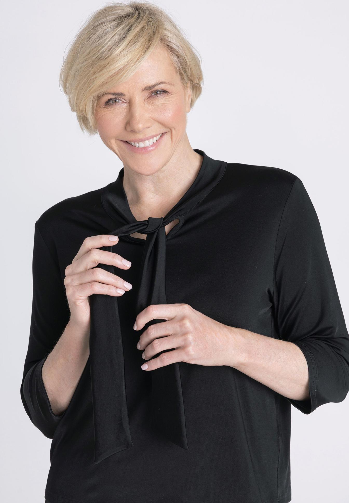 Schwarze Bluse, Schluppenkragen, Dreiviertelärmel