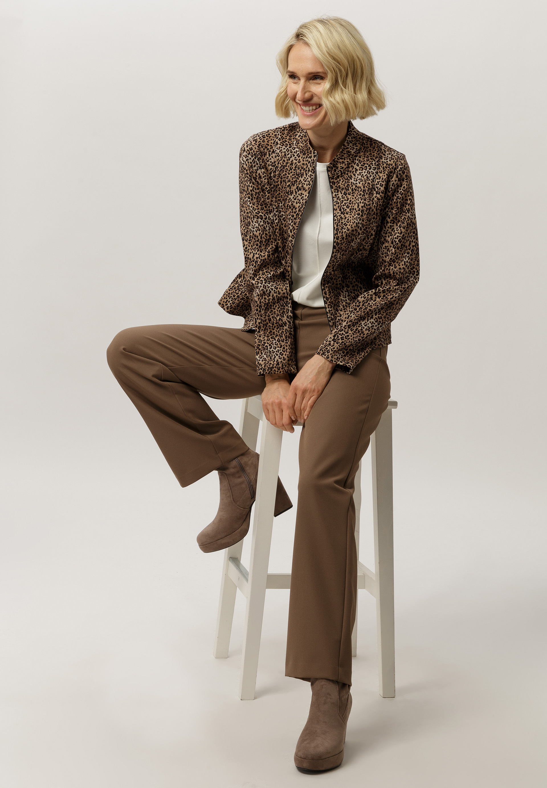 Blazer In trendy animal print Blazer In trendy animal print - Product Image 2