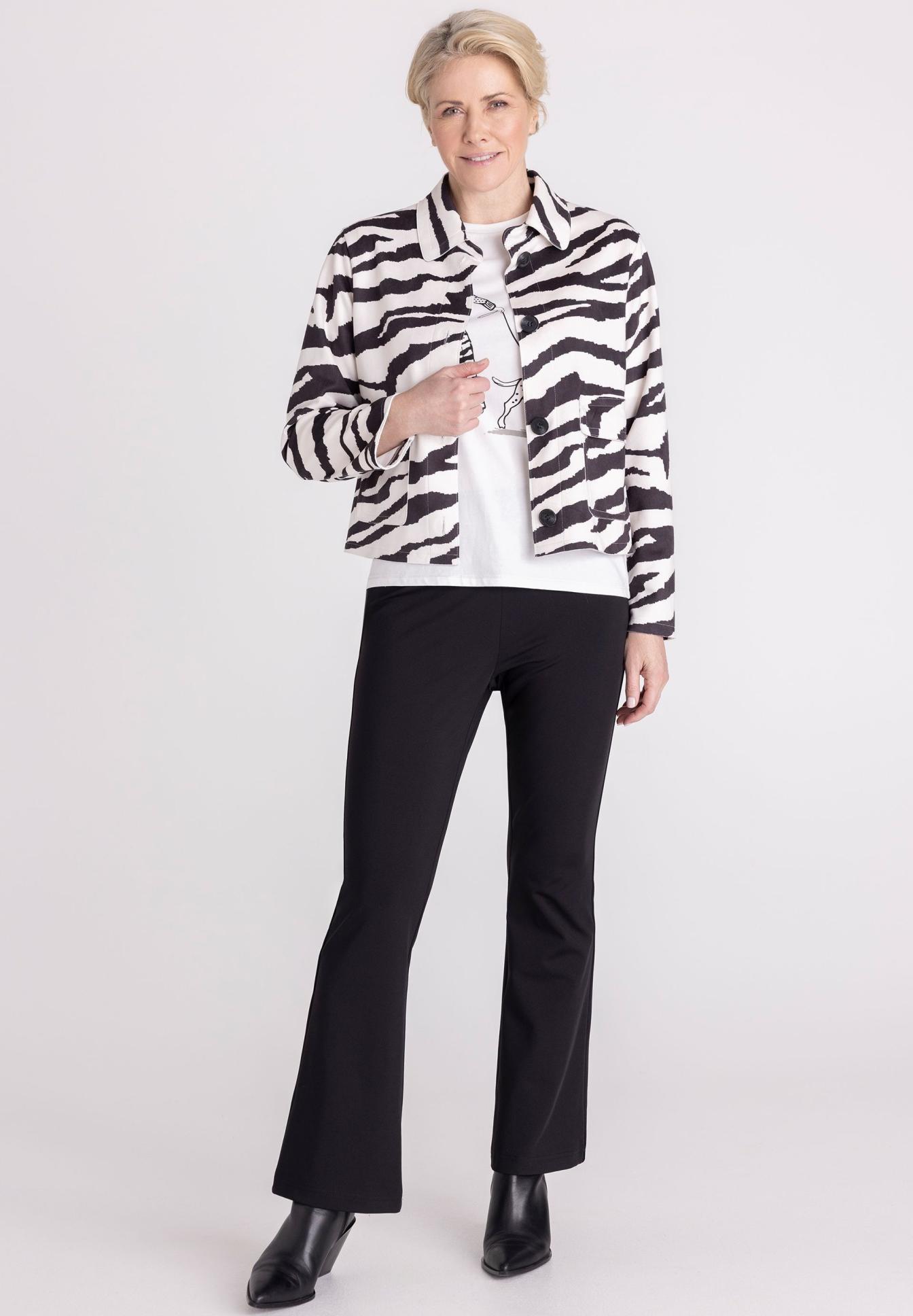 Zebra Muster, Kurzjacke, Jacket?, Schwarze Hose, Booties, zebra-muster, lederjacke, jacke, schwarz-weiß, langarm