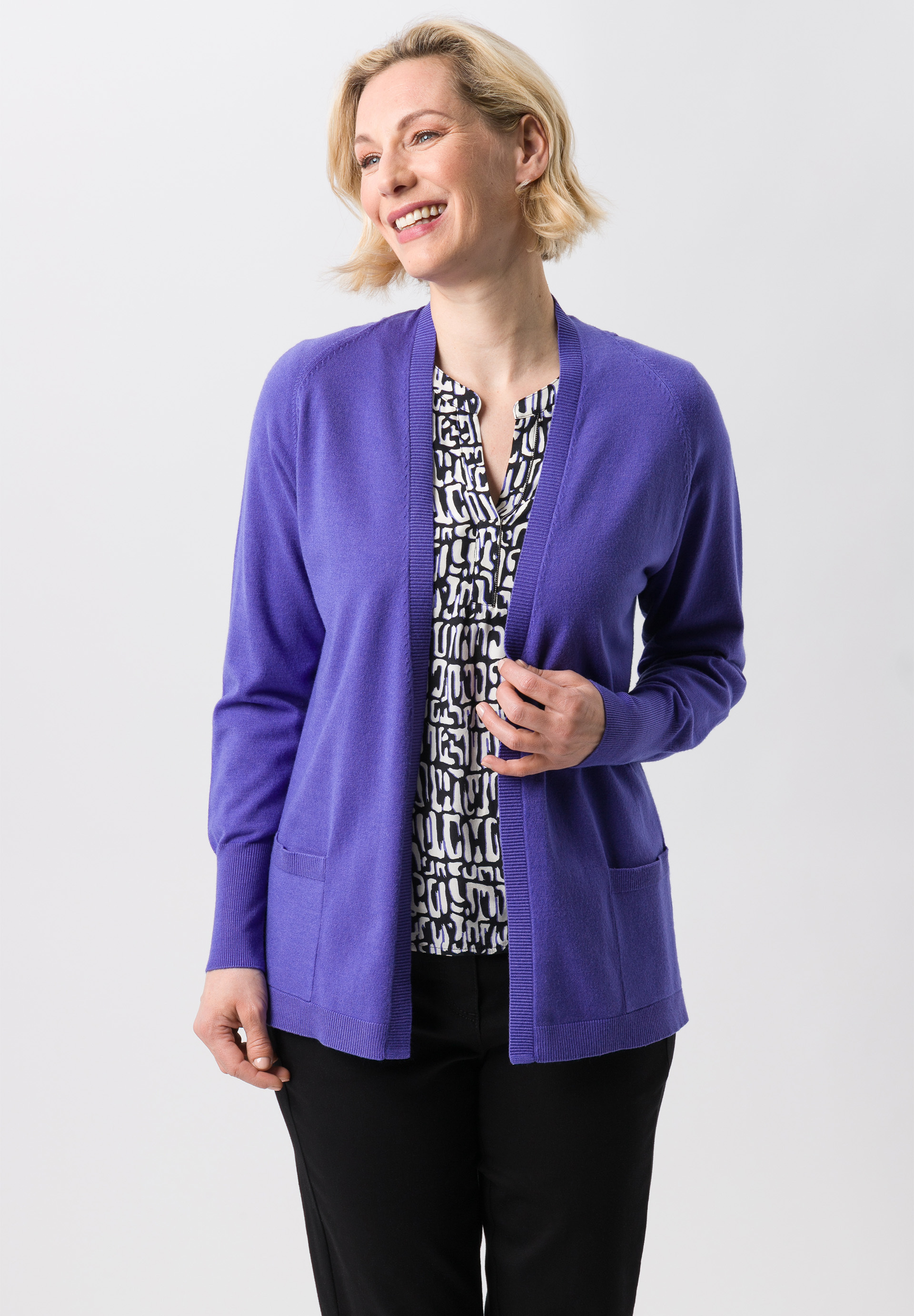 Strickjacke mit praktischen Saumtaschen Strickjacke mit praktischen Saumtaschen - Produktbild 1