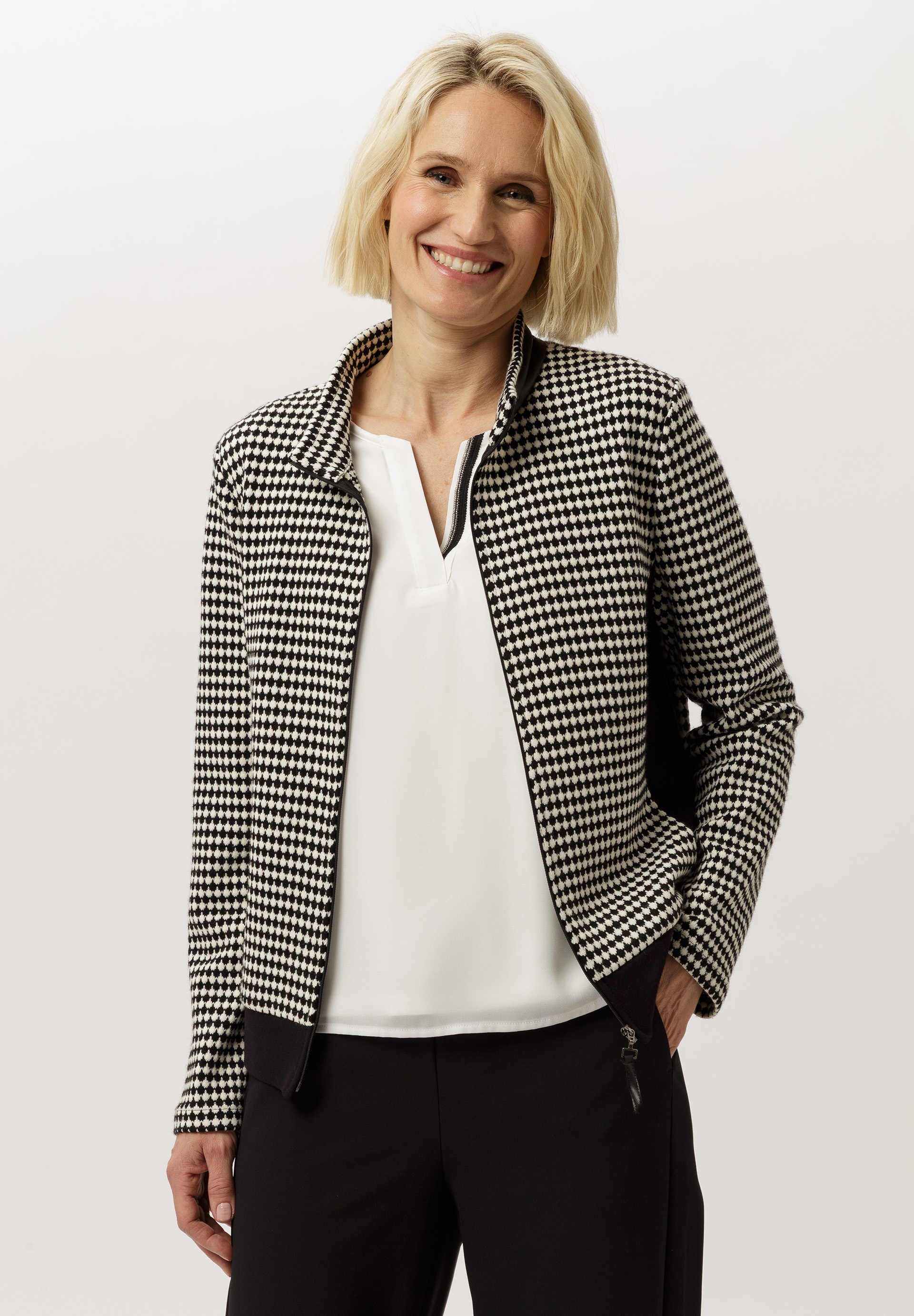 Knitted blazer Modern look Knitted blazer Modern look - Product Image 1