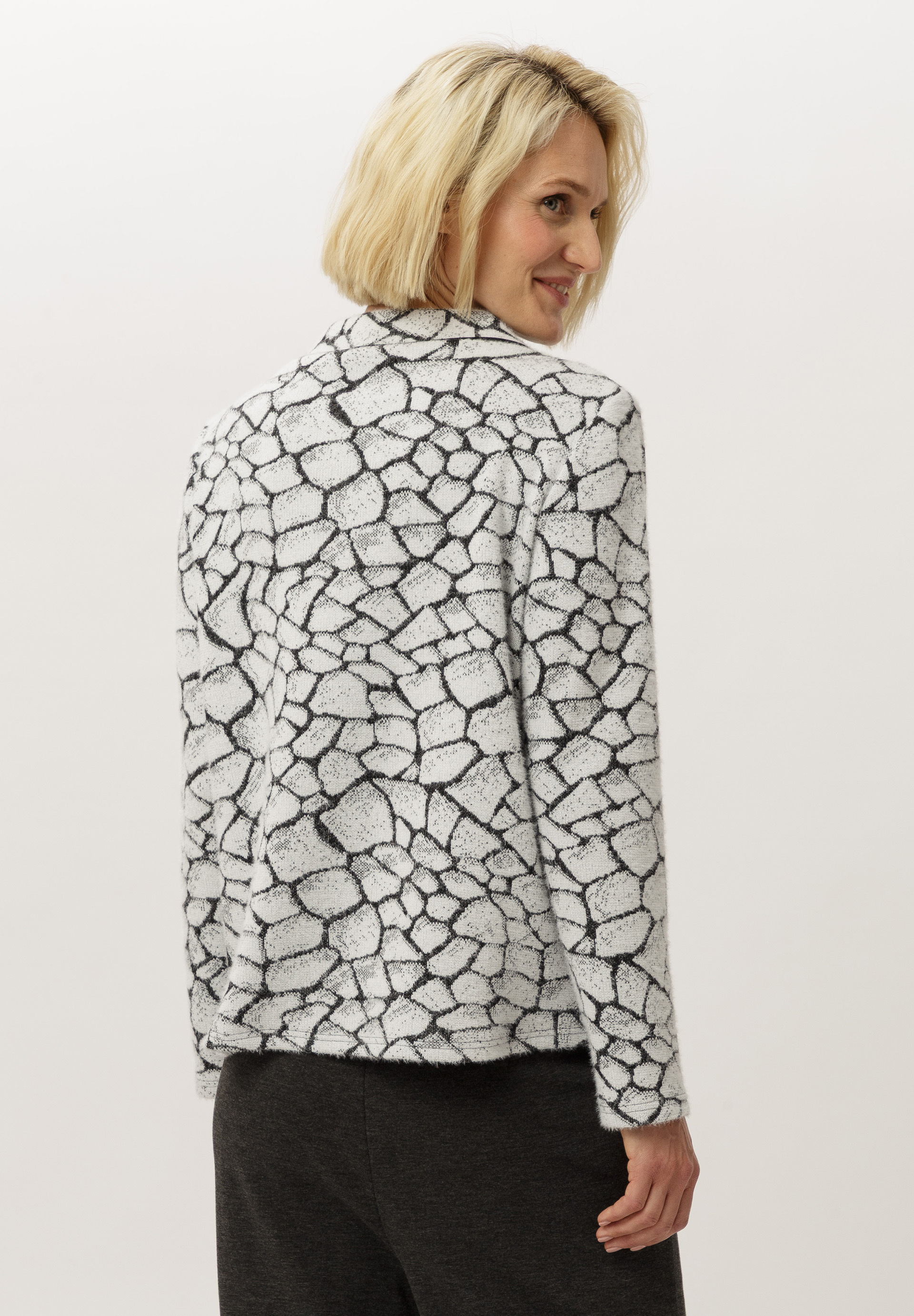 Knitted jumper In a modern look - Bild 2 Langarm, Erwachsener, Weiblich, Person, Frau, Langarm, Erwachsener, Weiblich, Person, Frau, Langarm, Erwachsener, Weiblich, Person, Frau, Langarm, Erwachsener, Weiblich, Person, Frau, Langarm, Erwachsener, Weiblich, Person, Frau