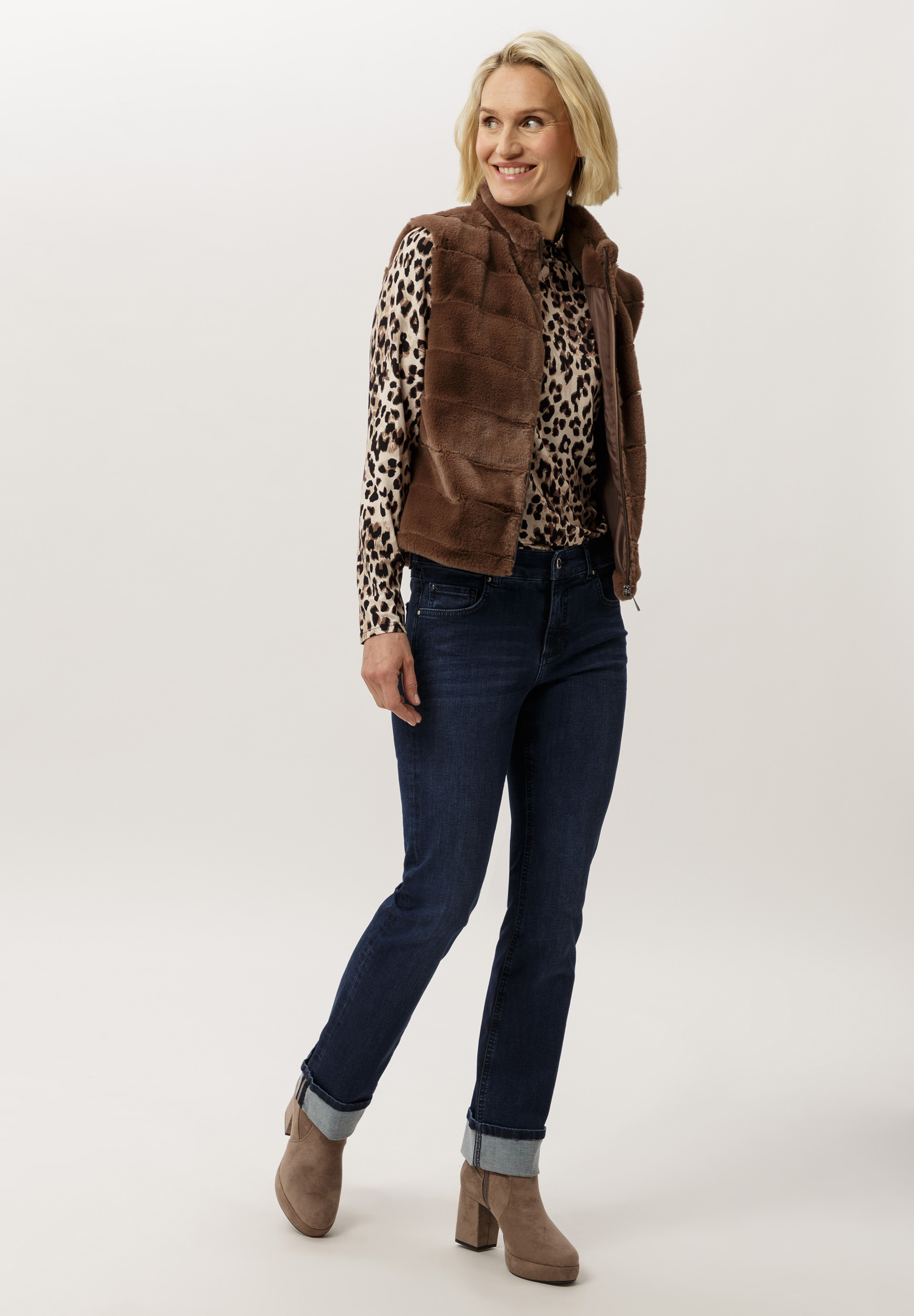 Shirt mit femininen Rollkragen - Bild 3 Bekleidung, Mantel, Jacke, Hosen, Weste, Bekleidung, Mantel, Jacke, Hosen, Weste, Bekleidung, Mantel, Jacke, Hosen, Weste