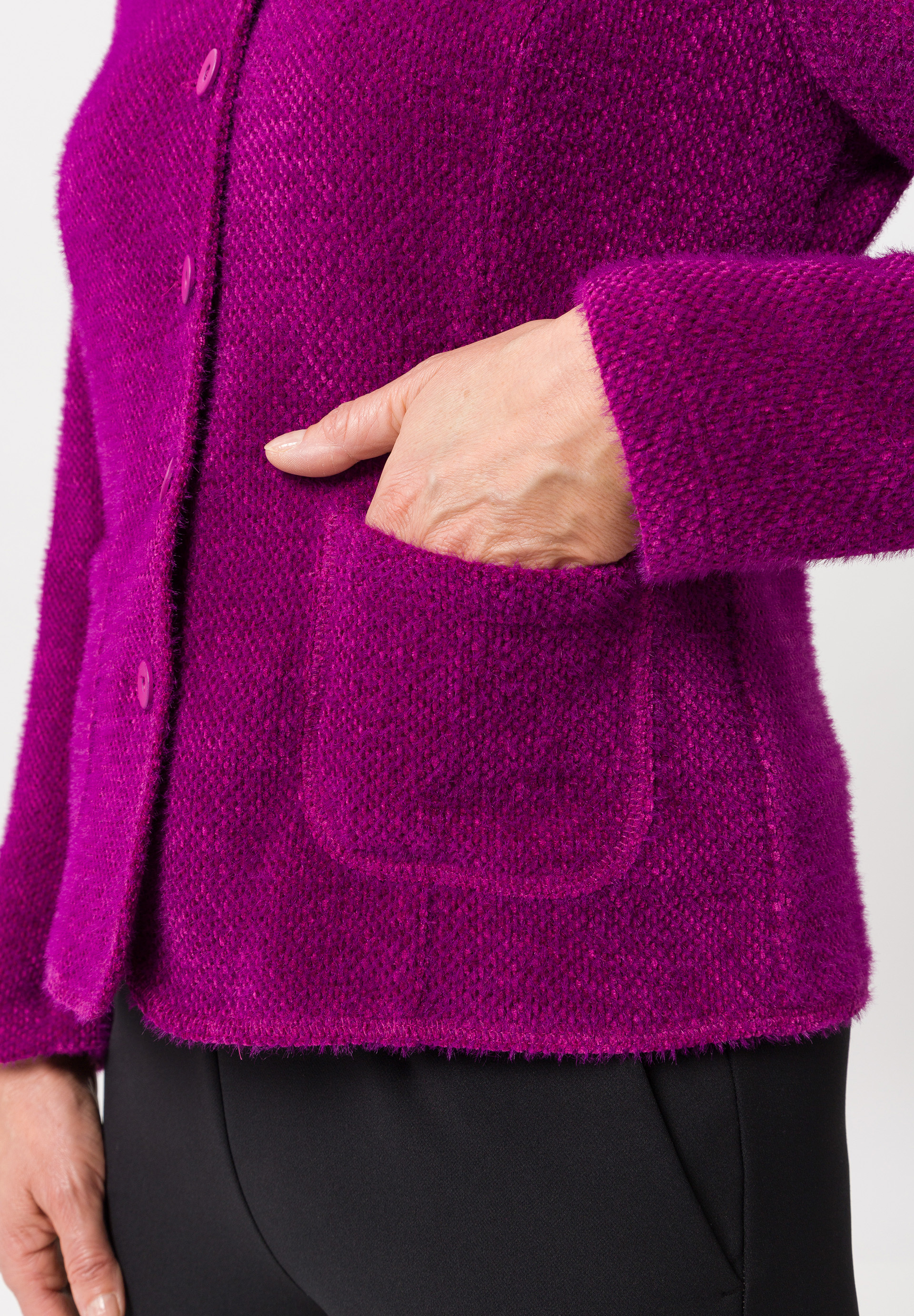 Strickjacke in  trendiger Strick-Optik - Bild 4