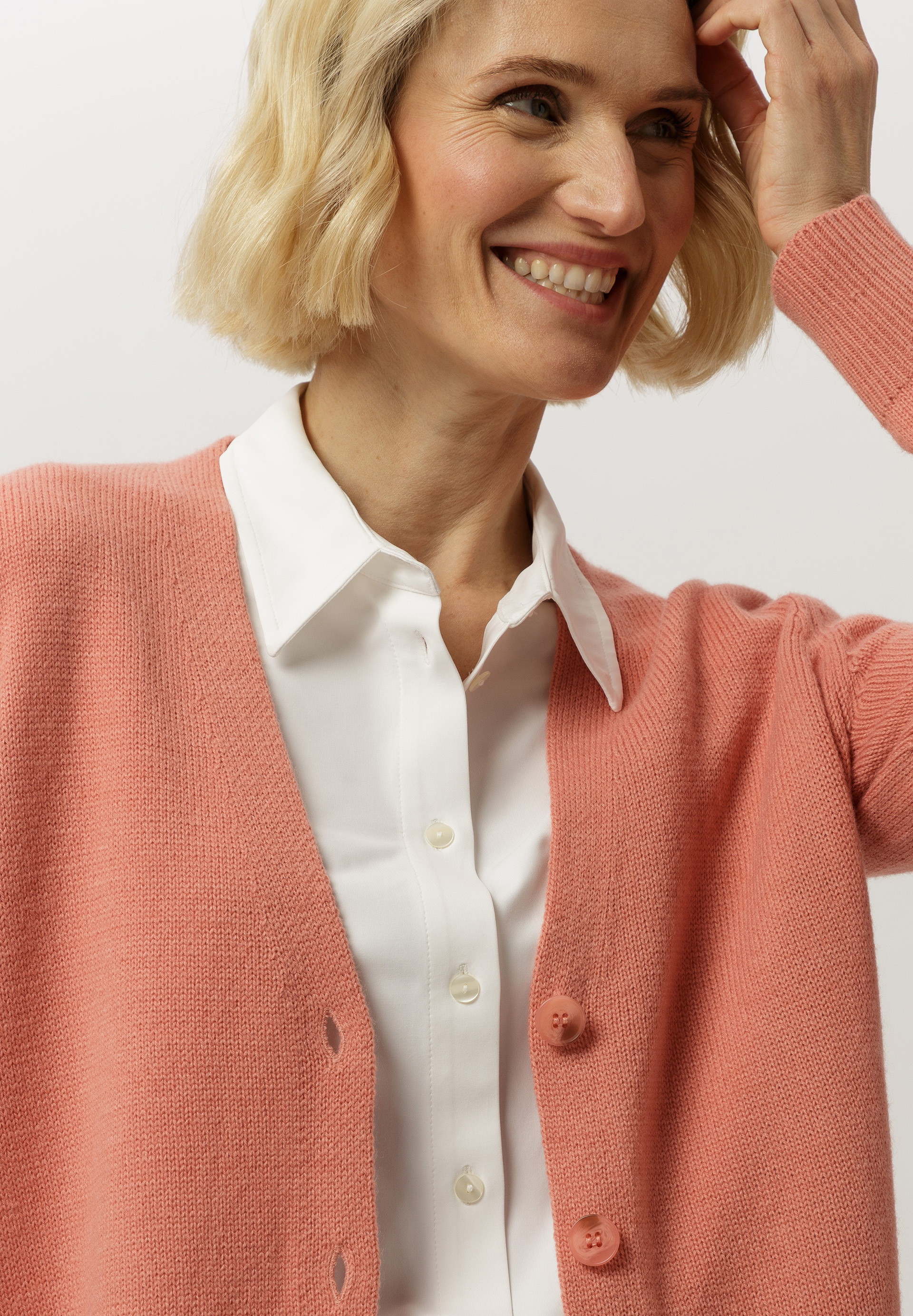 Strickjacke in softer Haptik - Bild 4 Pulli, Erwachsener, Weiblich, Person, Frau, Pulli, Erwachsener, Weiblich, Person, Frau, Pulli, Erwachsener, Weiblich, Person, Frau