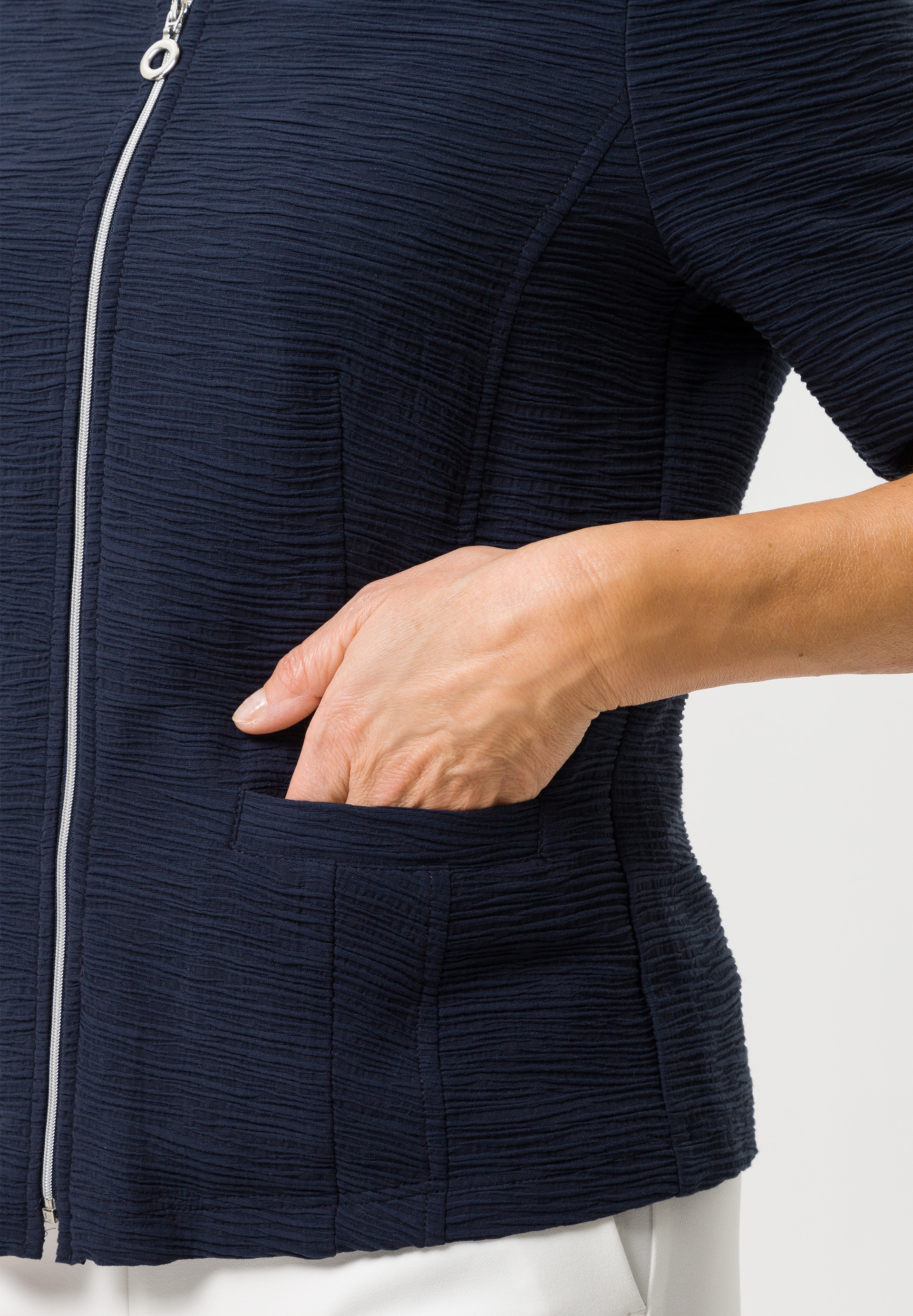 Leichtjacke in modernem Schnitt - Bild 4