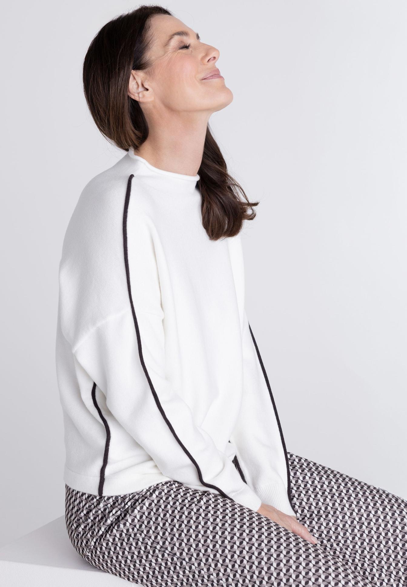 Pullover, Weiß, Langarm, Schwarzer Rand, Gemustertes Hose/Unterteil