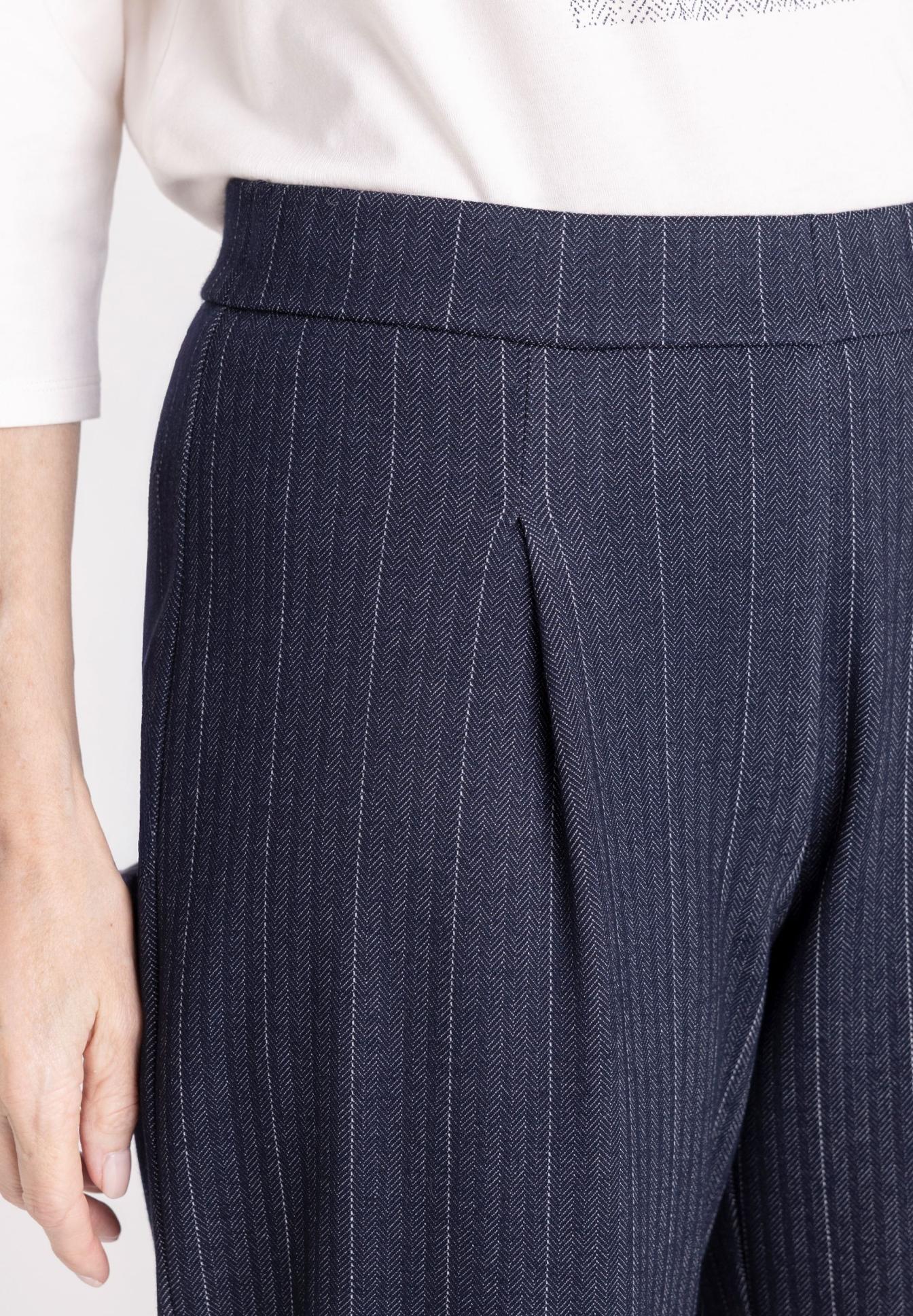 Hose, Streifen, Pinstripe, Stoff, Hose mit Bund, Hose, Nadelstreifen, Pantalon, Hose mit Falten, Highwaist, Hose, Pinstripe, Stoffhose, Hochbund, Gürtellose Passform, Hose, Pinstripes, Nähte, Kordelzug?, Hoher Bund