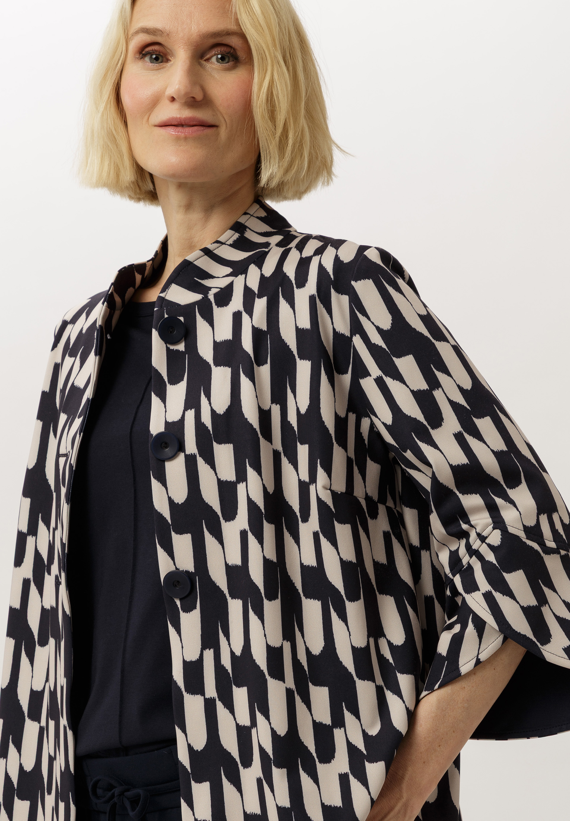 Blazer in femininer Optik - Bild 4
