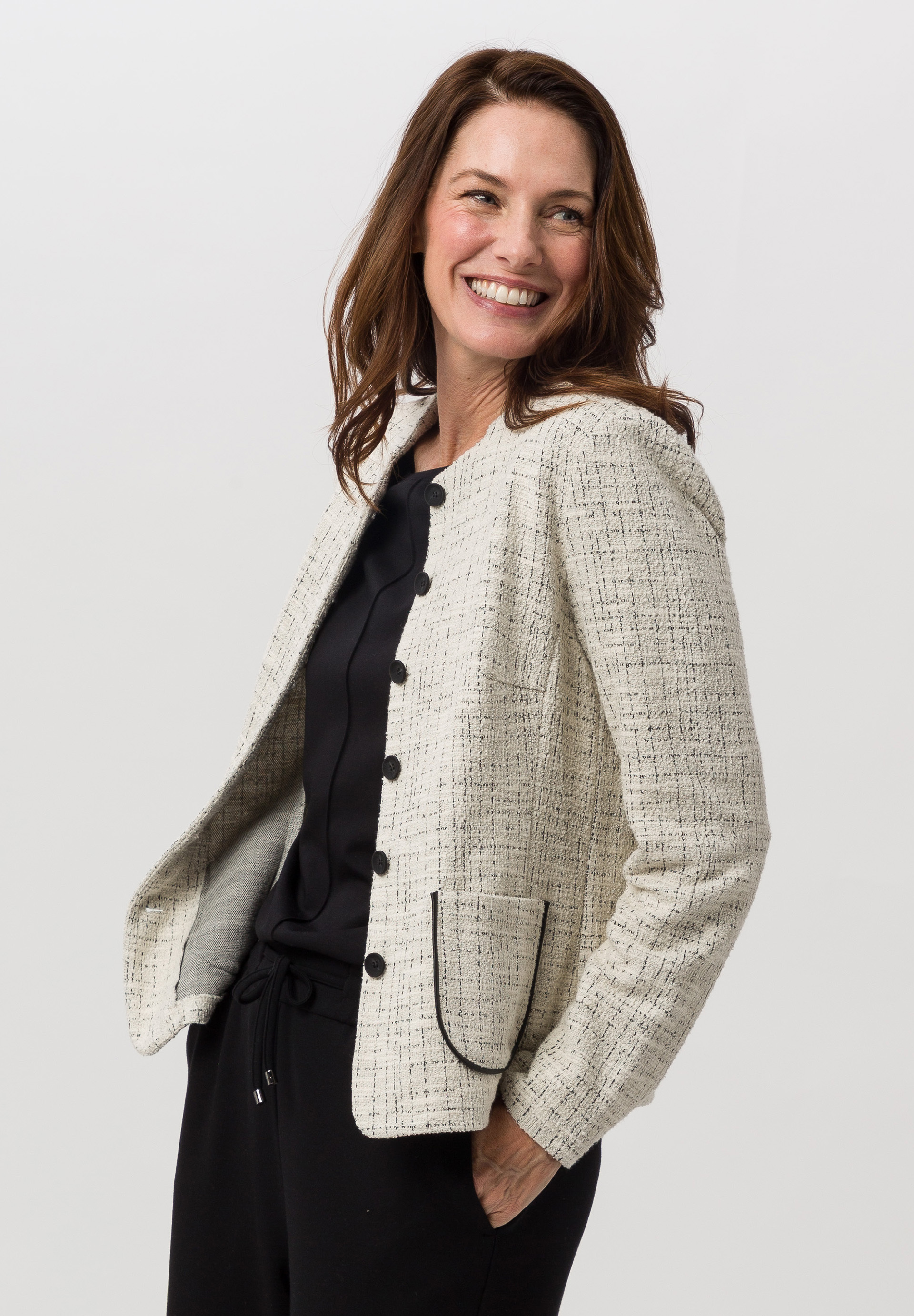 Blazer mit Piping-Akzent - Bild 1 Strickwaren, Pullover, Mantel, Jacke, Blazer, Strickwaren, Pullover, Mantel, Jacke, Blazer, Strickwaren, Pullover, Mantel, Jacke, Blazer, Strickwaren, Pullover, Mantel, Jacke, Blazer, Strickwaren, Pullover, Mantel, Jacke, Blazer