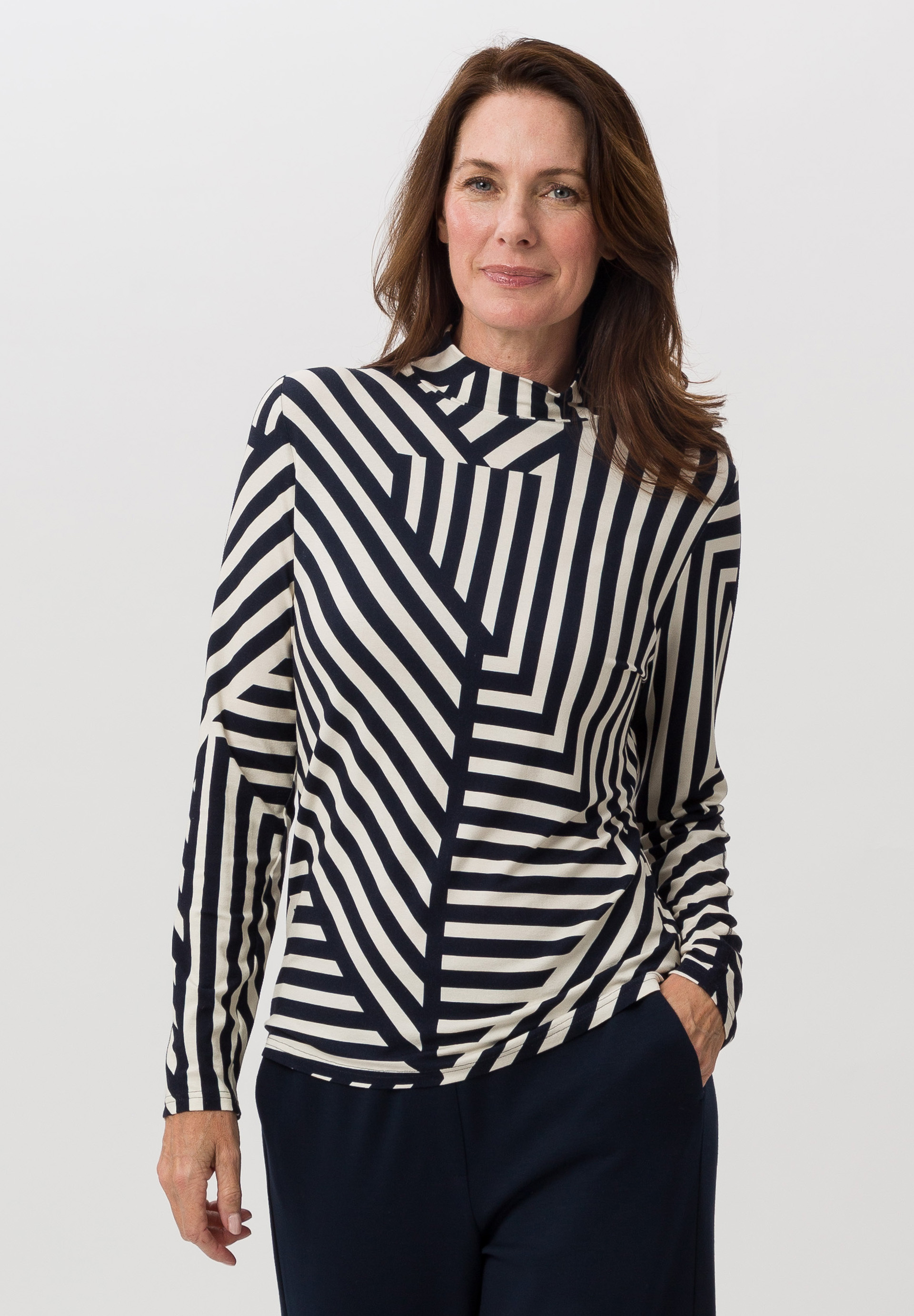 Shirt With a feminine turtleneck - Bild 1 Bluse, Langarm, Hemd, Person, Frau, Bluse, Langarm, Hemd, Person, Frau, Bluse, Langarm, Hemd, Person, Frau, Bluse, Langarm, Hemd, Person, Frau, Bluse, Langarm, Hemd, Person, Frau, Bluse, Langarm, Hemd, Person, Frau, Bluse, Langarm, Hemd, Person, Frau