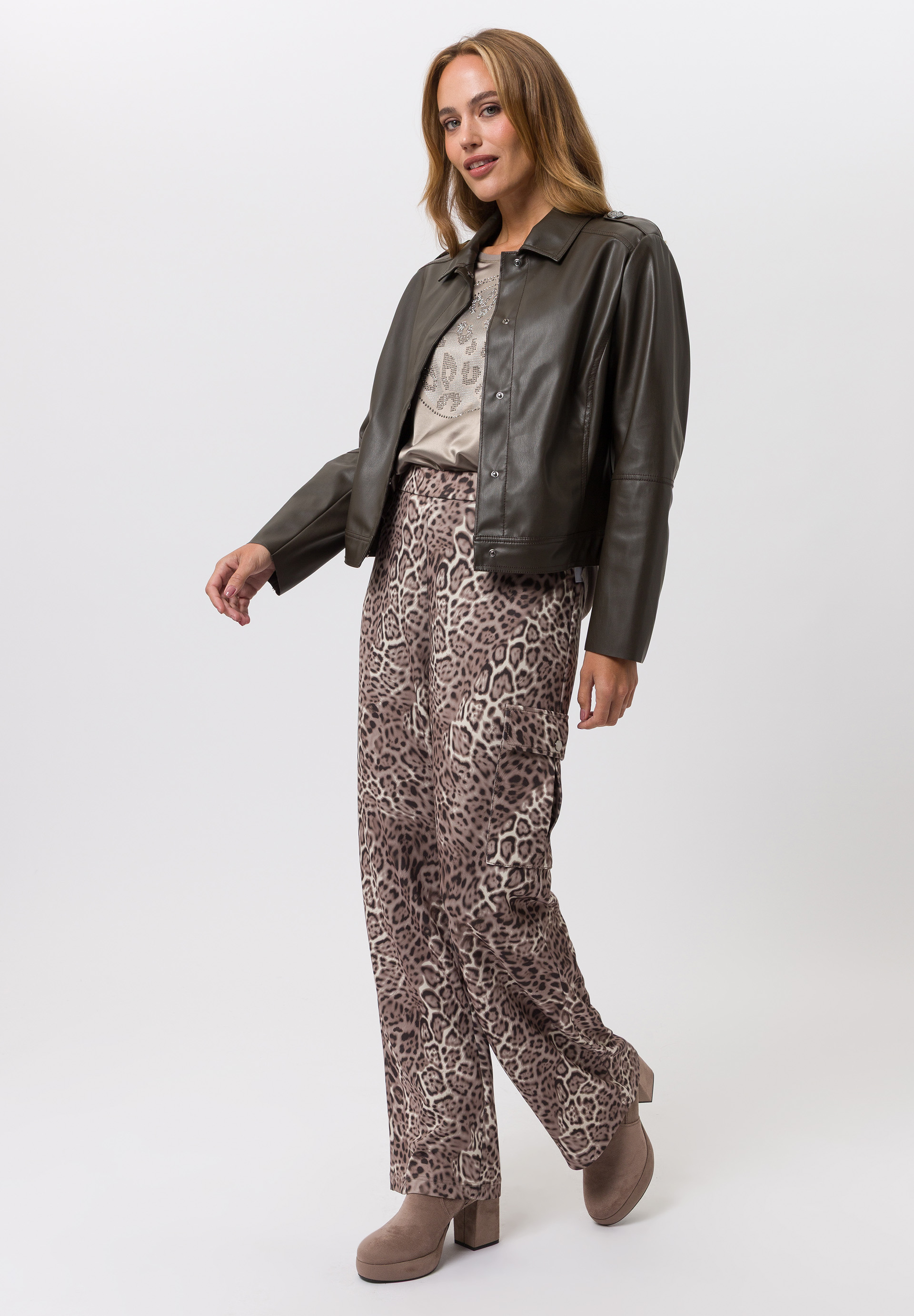 Mantel, Jacke, Hosen, Anzug, Person