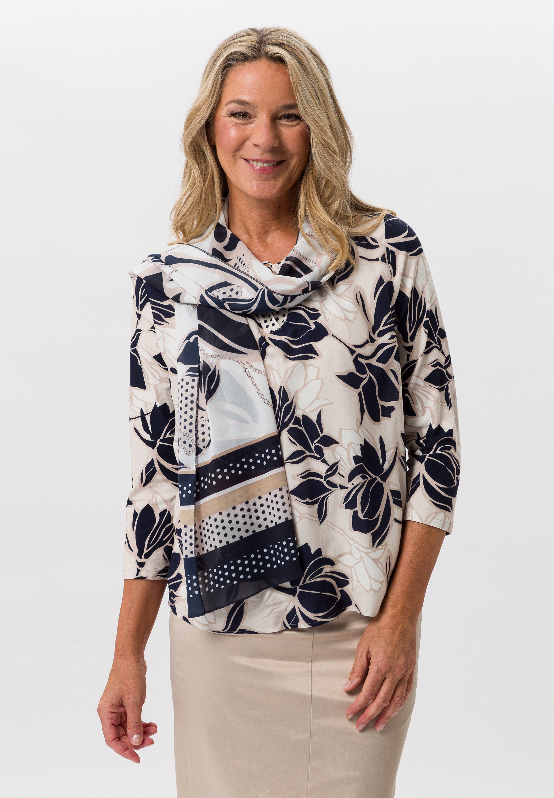 Modisches Tuch in charmantem Dessin Modisches Tuch in charmantem Dessin - Produktbild 1