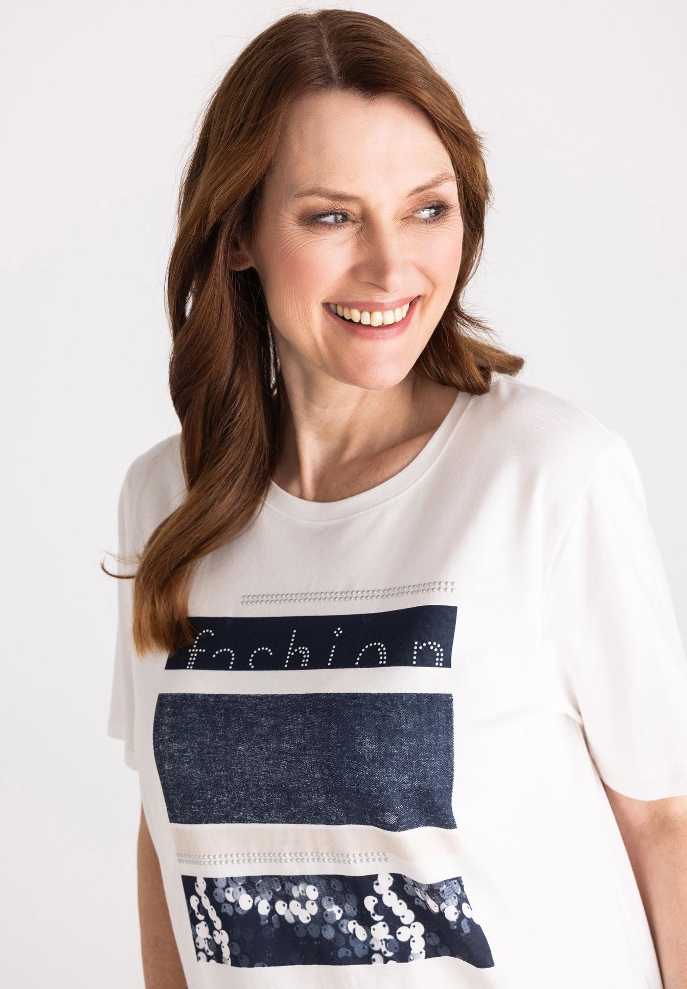 T-Shirt, Weiß, Kurzarm, Grafikdruck, Sequin-Detail, t-shirt, weiß, grafik, sequins, denim-muster, t-shirt, white, print, blue, pattern, T-Shirt, Weiß, Print, Druck, Top, T-Shirt, Weiß, Grafikdruck, Sequins, Kurzarm