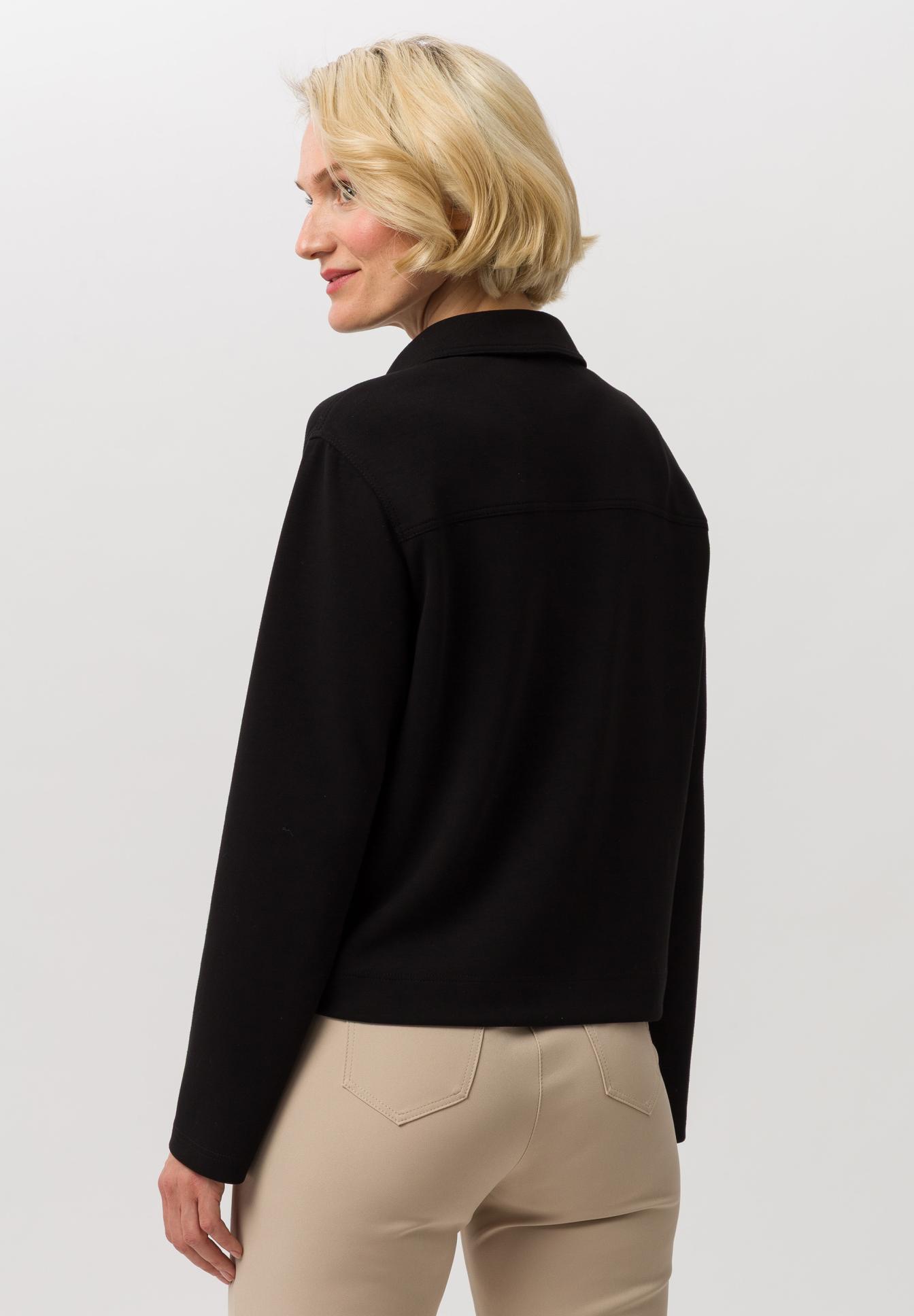 jacke, schwarz, oversized, lederlos, langerarm, schwarz jacke, langarm, oversized, knopflose jacke, beige hose, jacke, schwarz, oversized, weiches material, langärmlig, schwarze jacke, lockere passform, Kragen, lange Ärmel, beige hose
