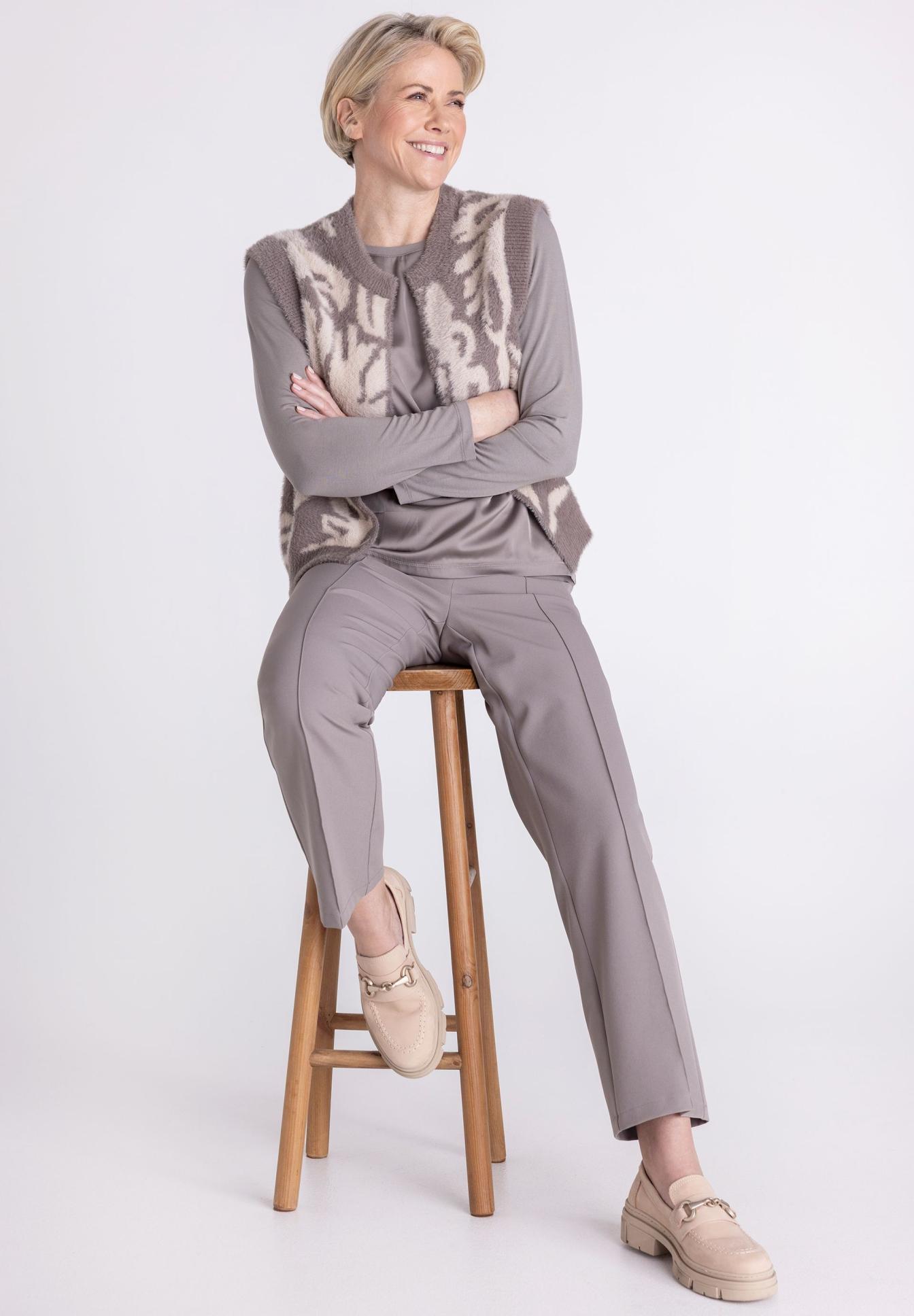 Hose, Pullover, Weste, Muster, Beige Schuhe, ltransparent, frauenoutfit, strickweste, turtleneckpullover, loafer