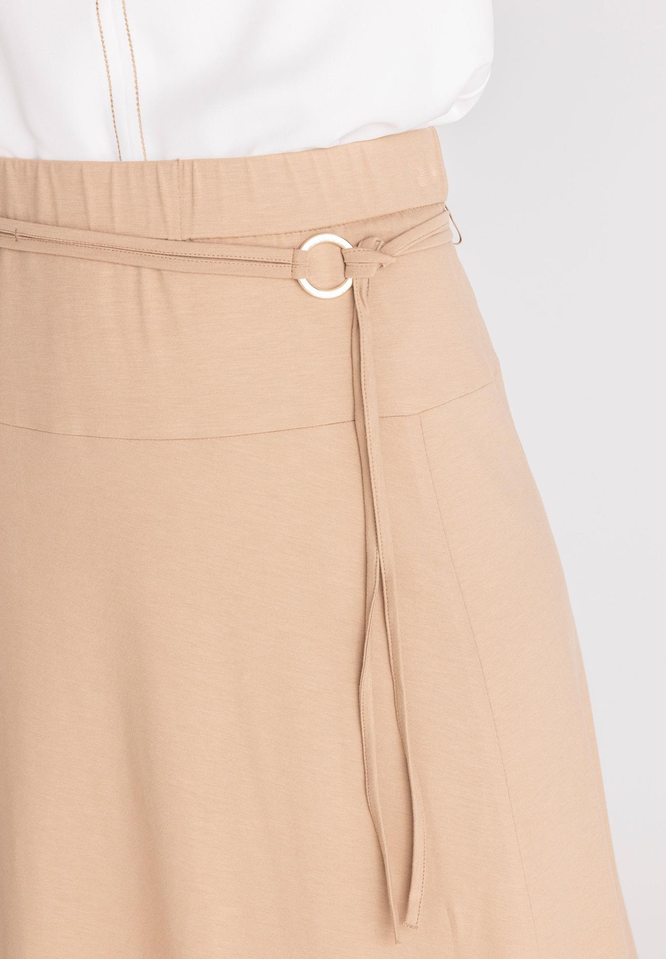 taillierter Gürtel, Ringschließe, Beige, Hose?, Gürtelband, Taillierter Gürtel, Gürtelring, Weißer Ring, Beige Midi-Rock, Kremfarbener Rock, Tiestrap, Ringschnalle, Beige Rock, Wrap-Gürtel, Elastischer Bund