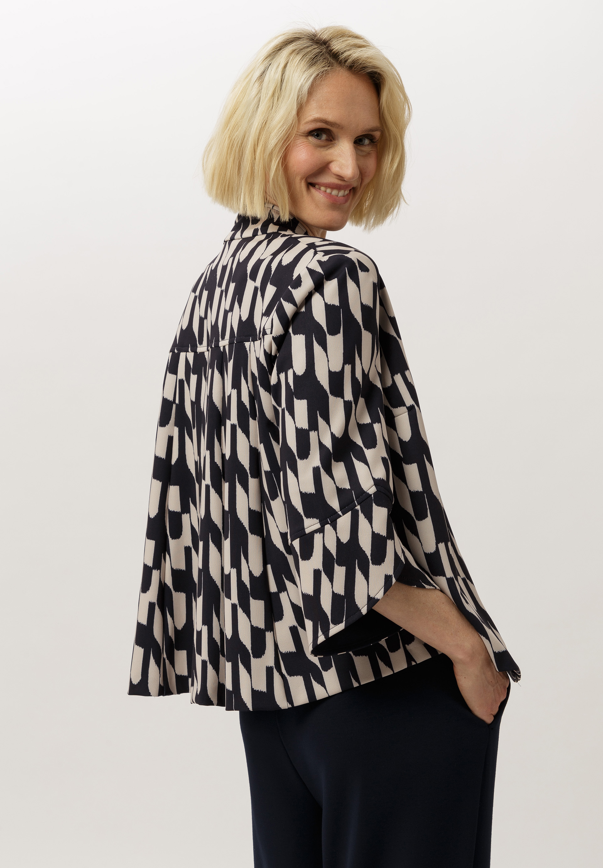 Blazer in femininer Optik - Bild 2