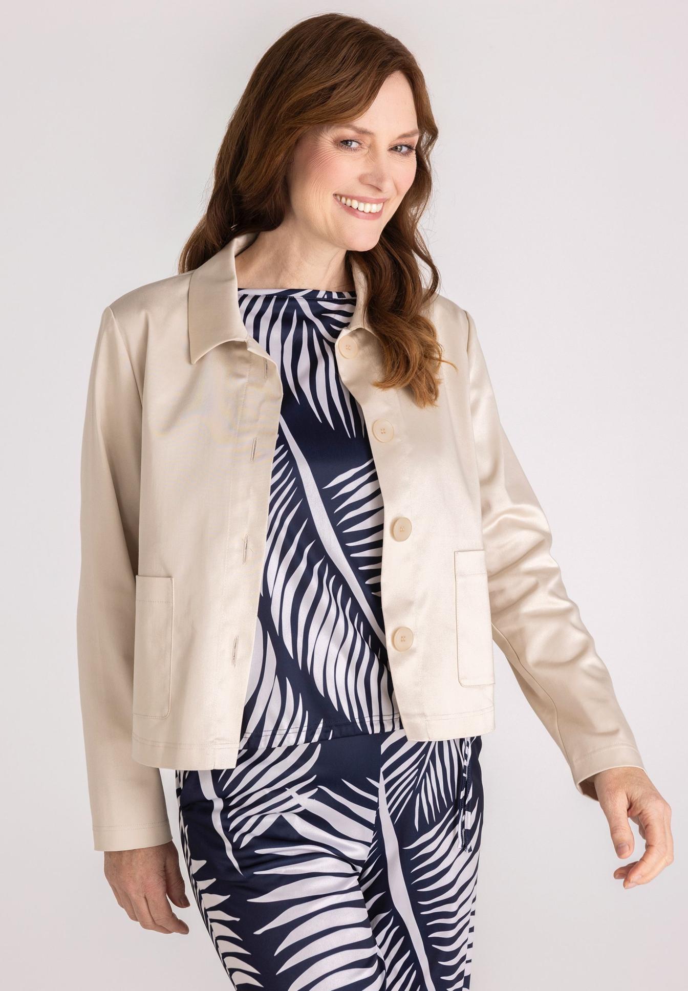 Kurzblazer mit glänzenden Knöpfen - Produktbild 1