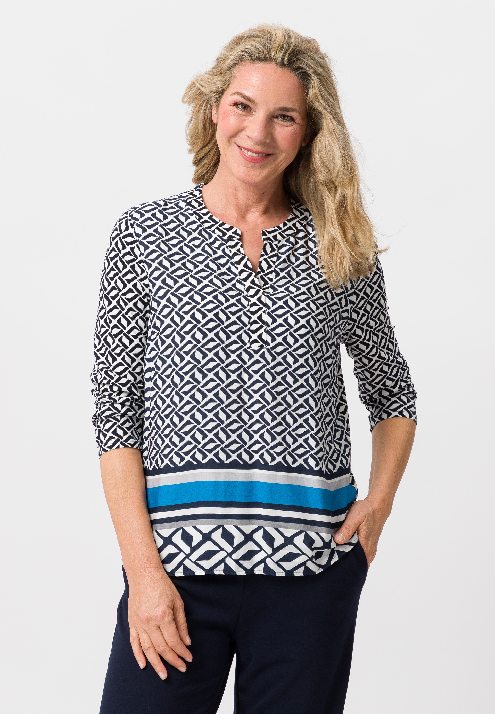 Blusenshirt mit geschlitztem Rundhals Blusenshirt mit geschlitztem Rundhals - Produktbild 1