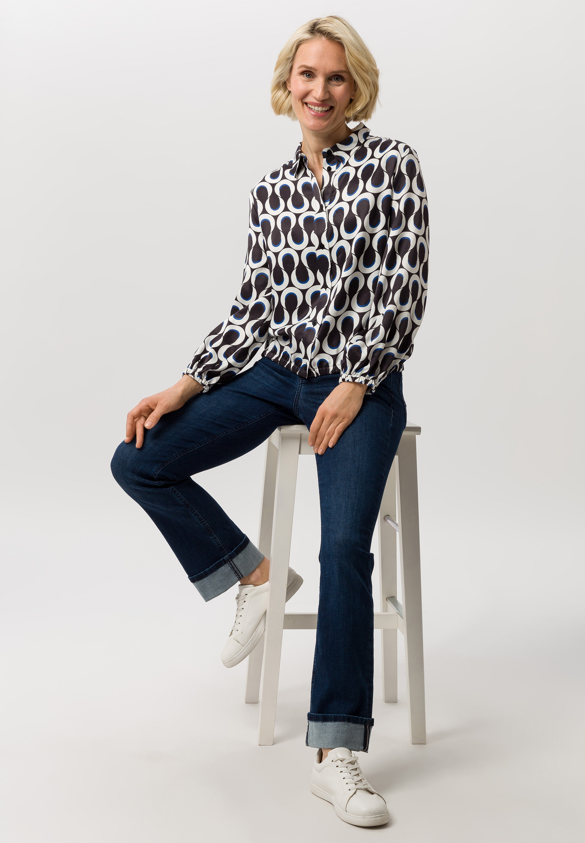 Hosen, Person, Sitzend, Schuh, Frau, Hosen, Person, Sitzend, Schuh, Frau, Hosen, Person, Sitzend, Schuh, Frau, Hosen, Person, Sitzend, Schuh, Frau, Hosen, Person, Sitzend, Schuh, Frau, Hosen, Person, Sitzend, Schuh, Frau