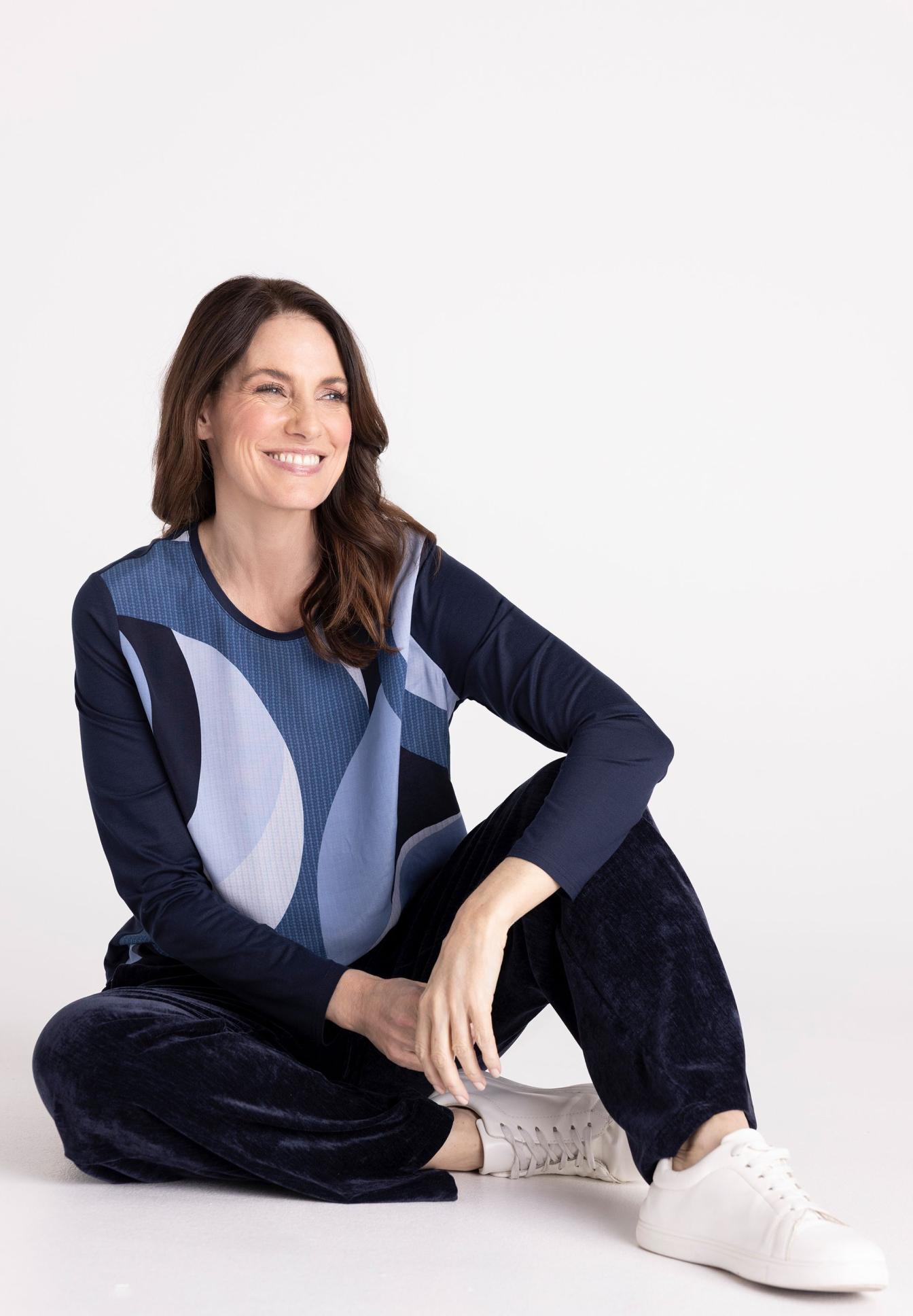 Langarmshirt, Patchwork, Blaue Farbtöne, Kunstlederoptik?, Pullover?, Nachtblau, Gestreift?, Nur Textilien, Langarmshirt, Pullover, damenshirt, blau, Abstract-Print,  prezentationstorting top, pullover, blaues muster, langarm, casual pants