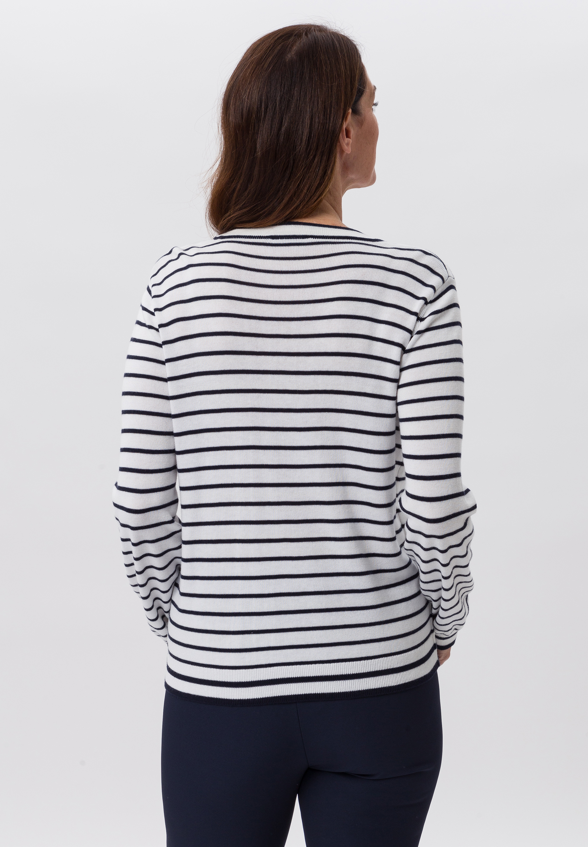 Feinstrickjacke in lässsig sportiver Two-in-One Optik - Bild 2 Feinstrickjacke in lässsig sportiver Two-in-One Optik - Bild 2