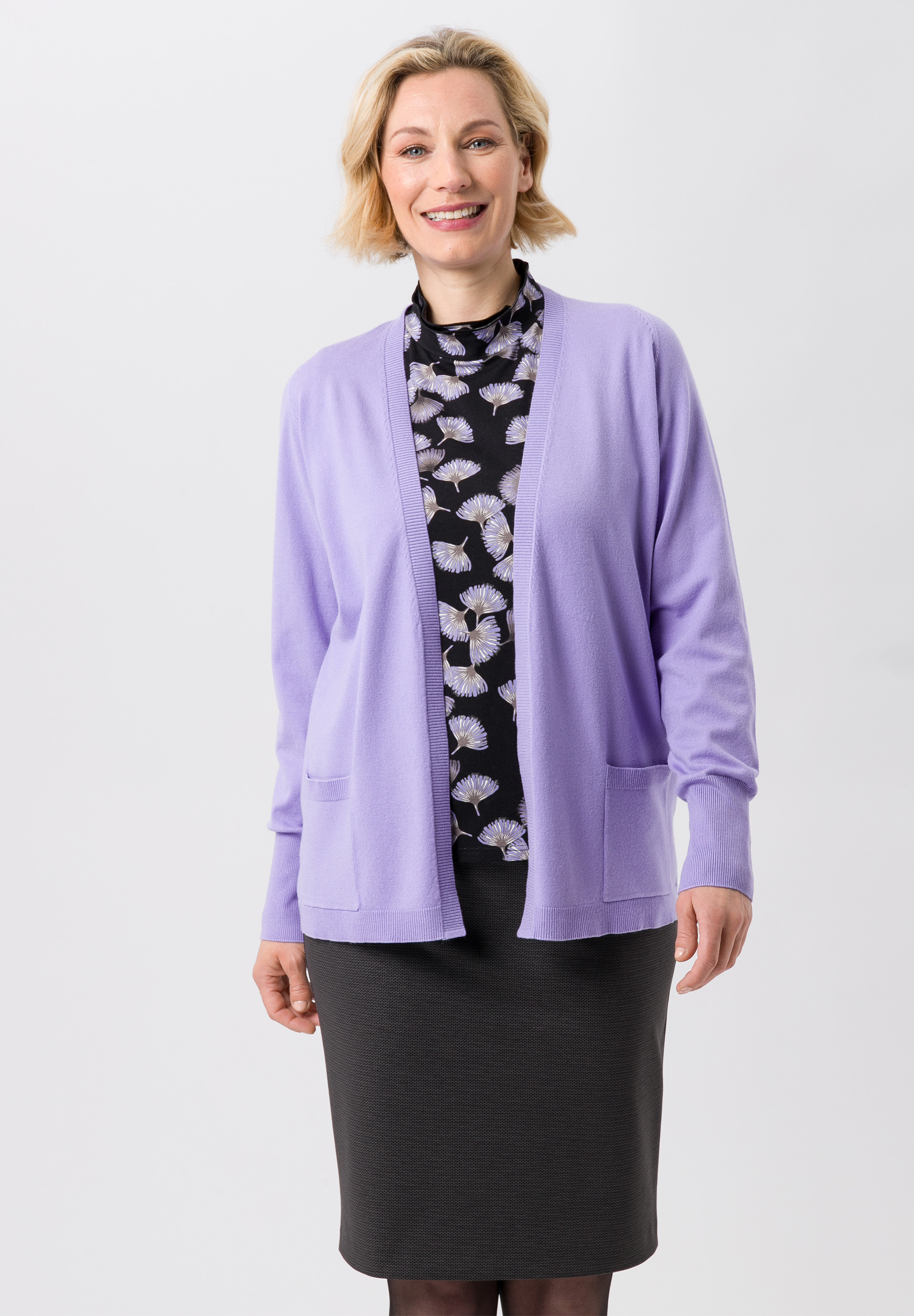 Cardigan mit praktischen Saumtaschen - Bild 1 Bluse, Mantel, Langarm, Pullover, Person, Bluse, Mantel, Langarm, Pullover, Person, Bluse, Mantel, Langarm, Pullover, Person, Bluse, Mantel, Langarm, Pullover, Person, Bluse, Mantel, Langarm, Pullover, Person, Bluse, Mantel, Langarm, Pullover, Person