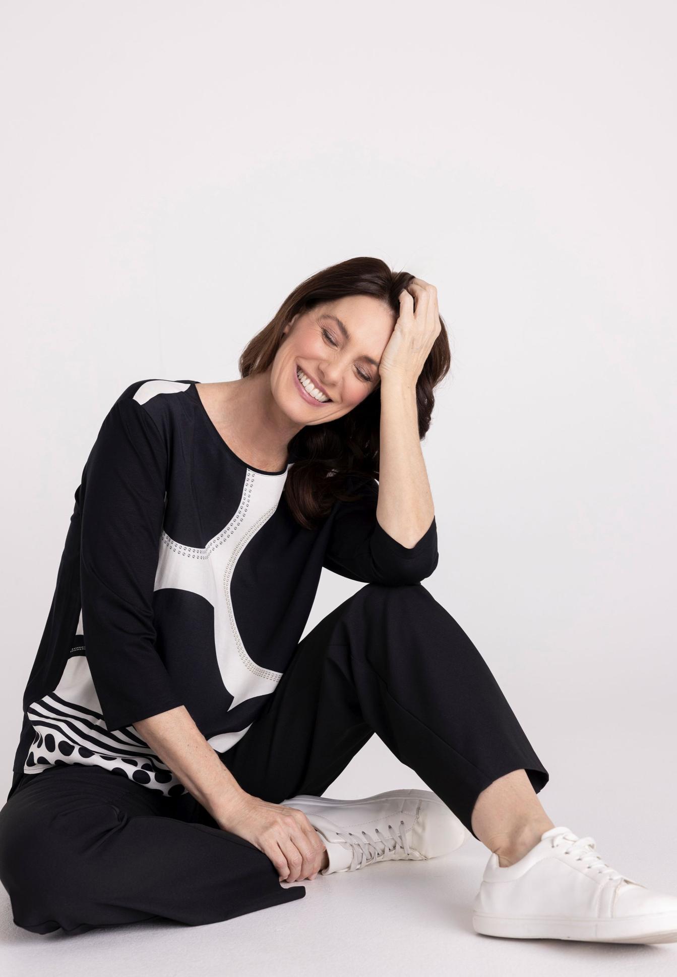 Damenoutfit, Schwarz, Paillettenlose Muster, Locker sitz, Sneaker, Damenoberteil, Casualtop, Schwarz/Weiß, Pailletten/Perforation, Three-quarter-Sleeve