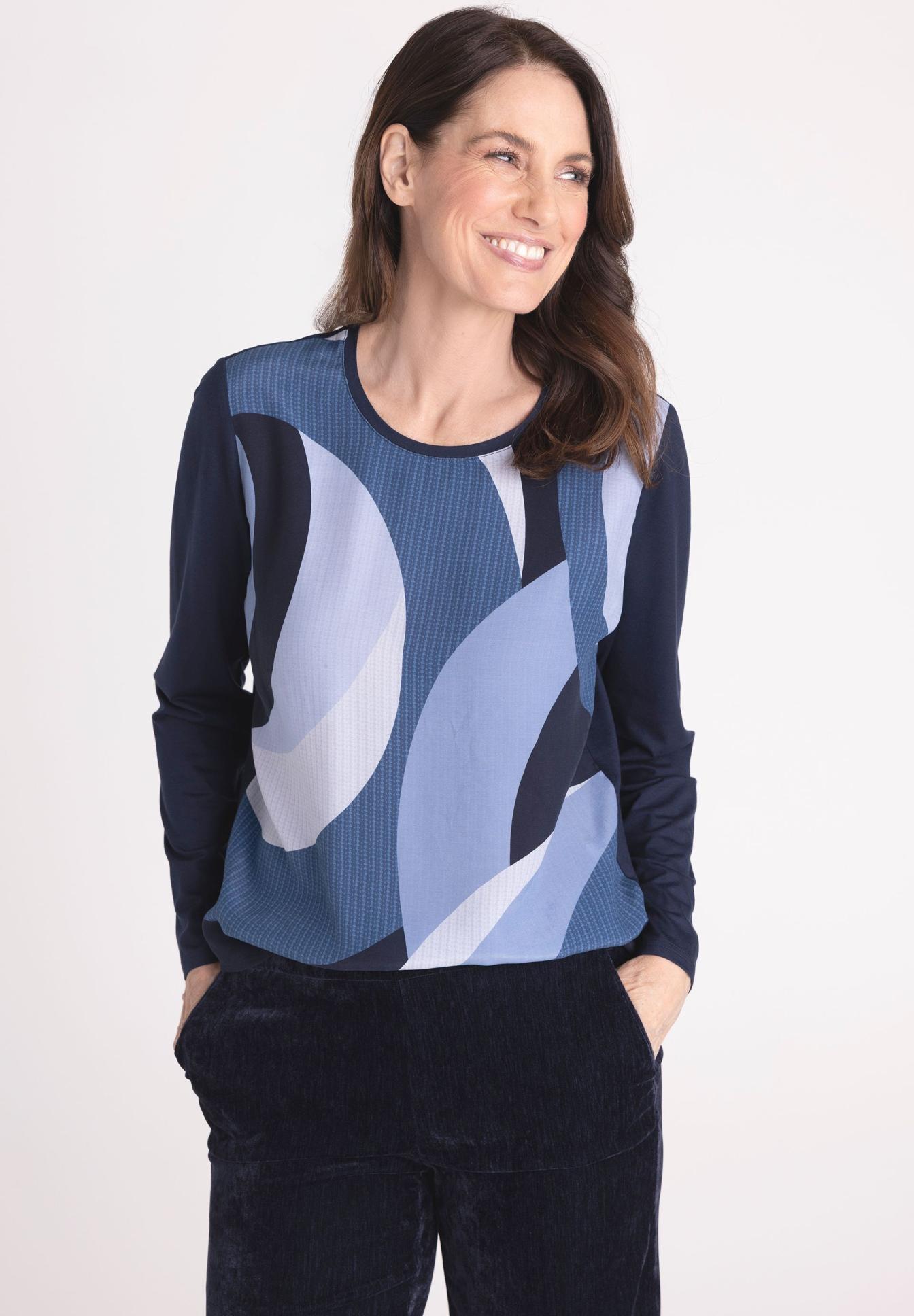 Blusenoberteil, Kunstleder?, Stoffmuster, Dunkelblau, Langarm, Bluse, Langarm, Gemustert, Muster in Blau, Kombination aus Blau, Bluse, Langarm, Muster, Farben Blau, Bluse, Print, Langarm, Geometrisch, Muster