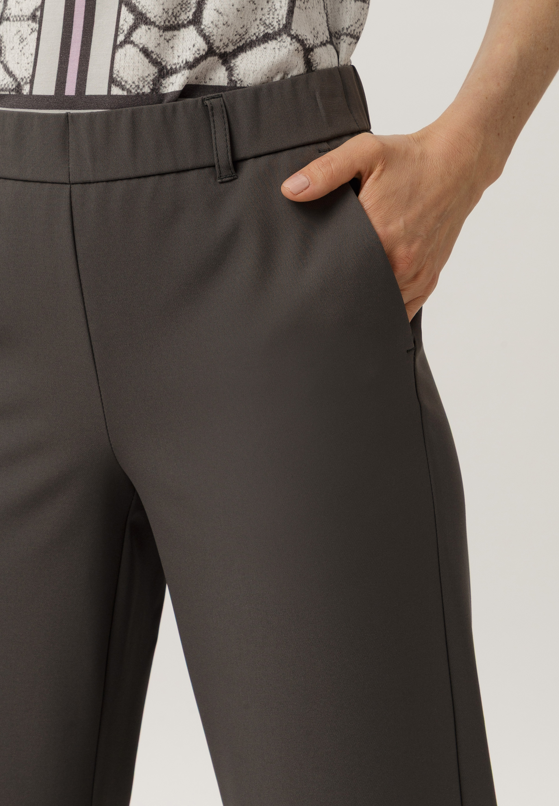 Hose MIA aus PES-Power Stretch - Bild 4 Hosen, Erwachsener, Weiblich, Person, Frau, Hosen, Erwachsener, Weiblich, Person, Frau, Hosen, Erwachsener, Weiblich, Person, Frau, Hosen, Erwachsener, Weiblich, Person, Frau, Hosen, Erwachsener, Weiblich, Person, Frau