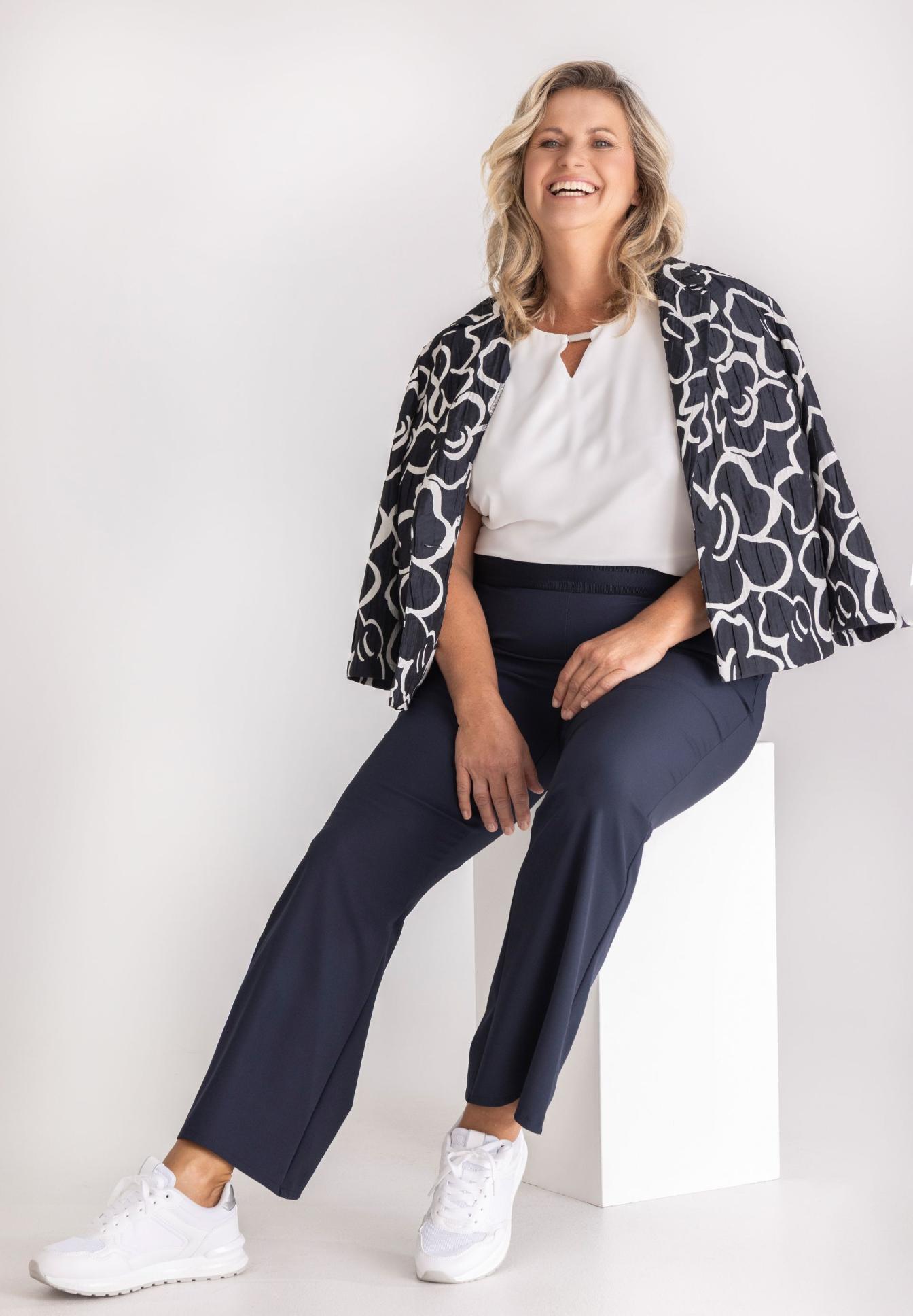 Hosen, Bluse, Formelle Kleidung, Anzug, Blazer, Hosen, Bluse, Formelle Kleidung, Anzug, Blazer, Hosen, Bluse, Formelle Kleidung, Anzug, Blazer