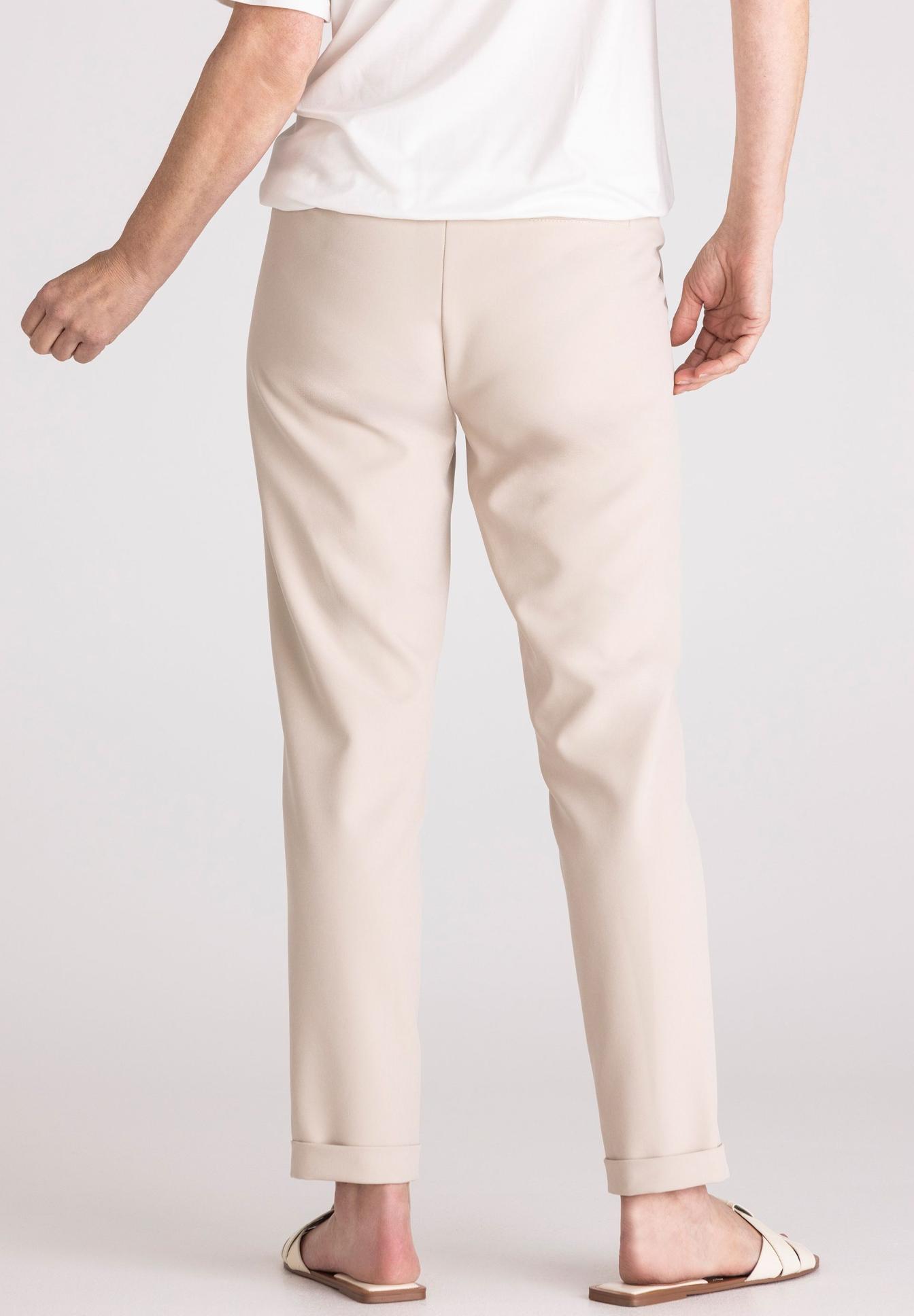 Beige Hose, Chino, Hose, Beige Farbe, Weite/Regular, beige pants, beige trousers, slim fit, ankle length, flat sandals