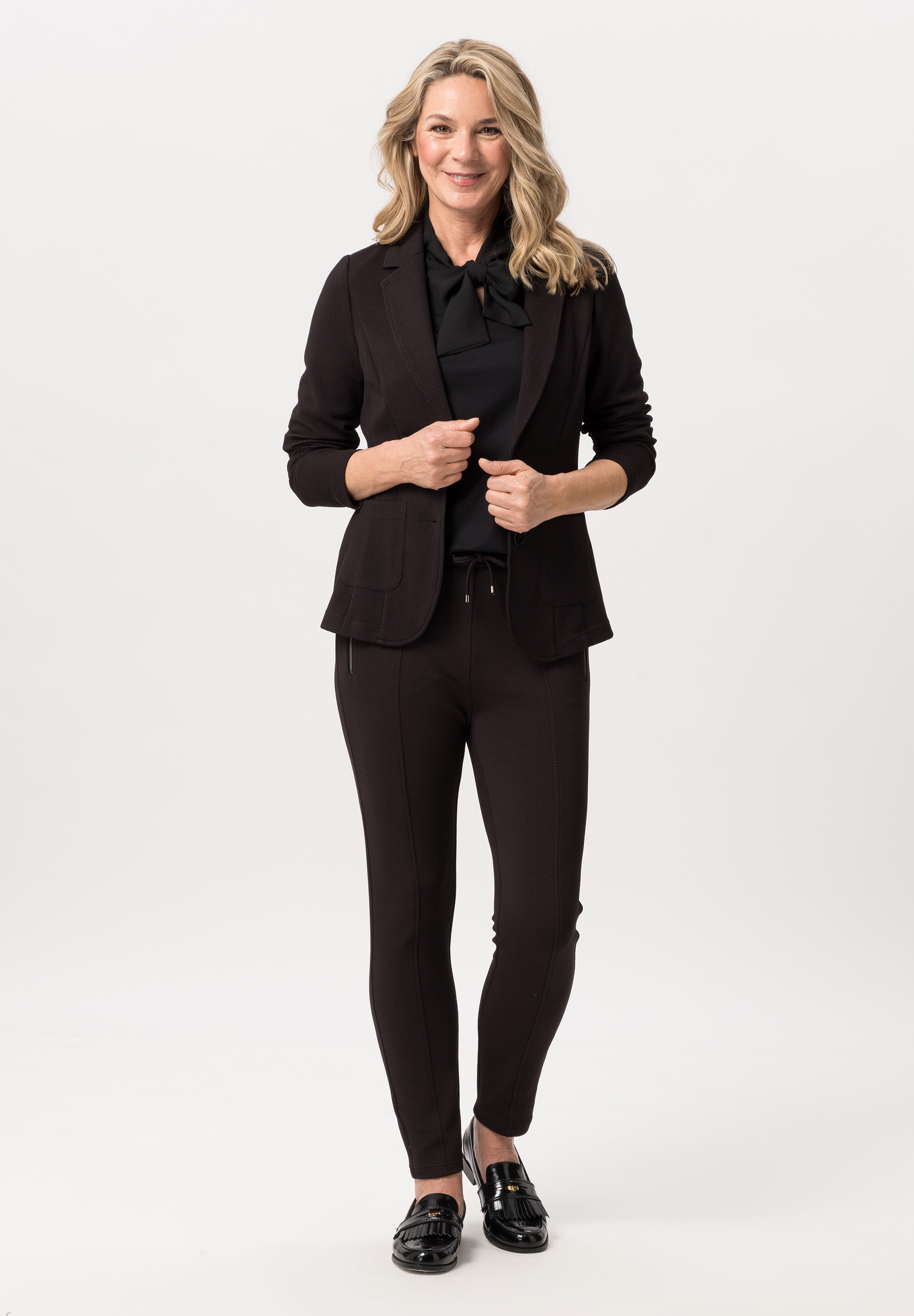 Hose BRENDA mit dekorativen Reißverschlusstaschen Hose BRENDA mit dekorativen Reißverschlusstaschen - Produktbild 2