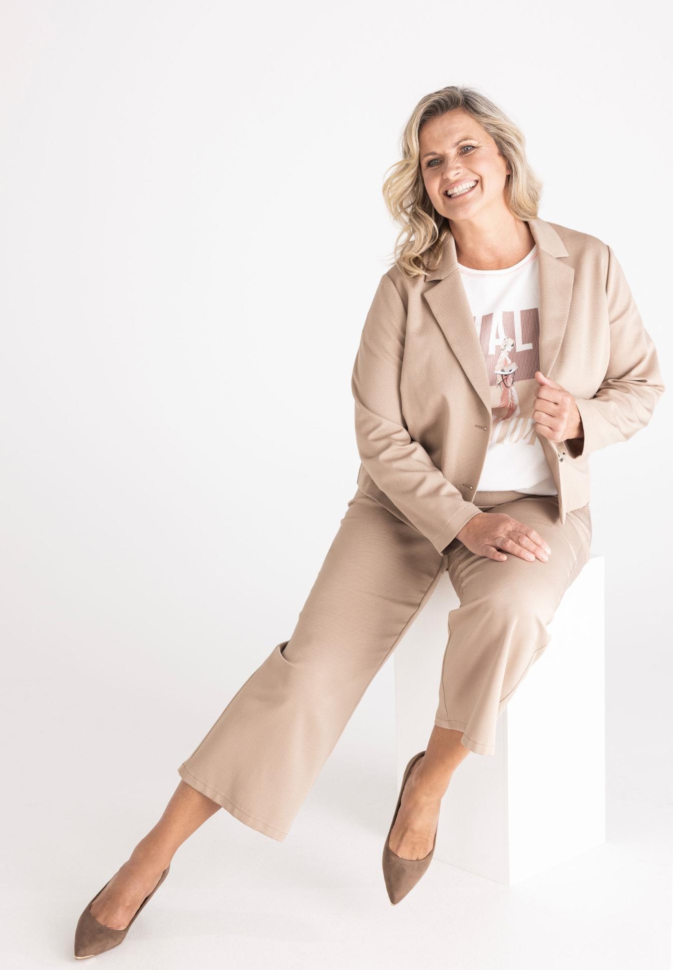 beige suit, Blazer, Hose, Pumps, casual clothing, hosen, blazer, anzug, beige, hose-sakko, Anzug, Beige, Hose, Blazer, Paar Schuhe