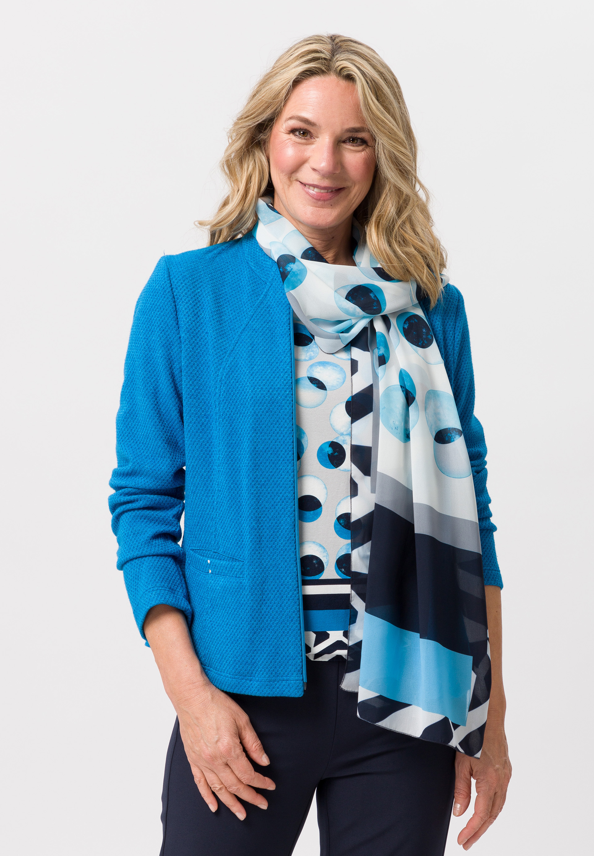 Scarf with great polka dot design - Bild 1 Bekleidung, Halstuch, Strickwaren, Pullover, Mantel, Bekleidung, Halstuch, Strickwaren, Pullover, Mantel, Bekleidung, Halstuch, Strickwaren, Pullover, Mantel, Bekleidung, Halstuch, Strickwaren, Pullover, Mantel