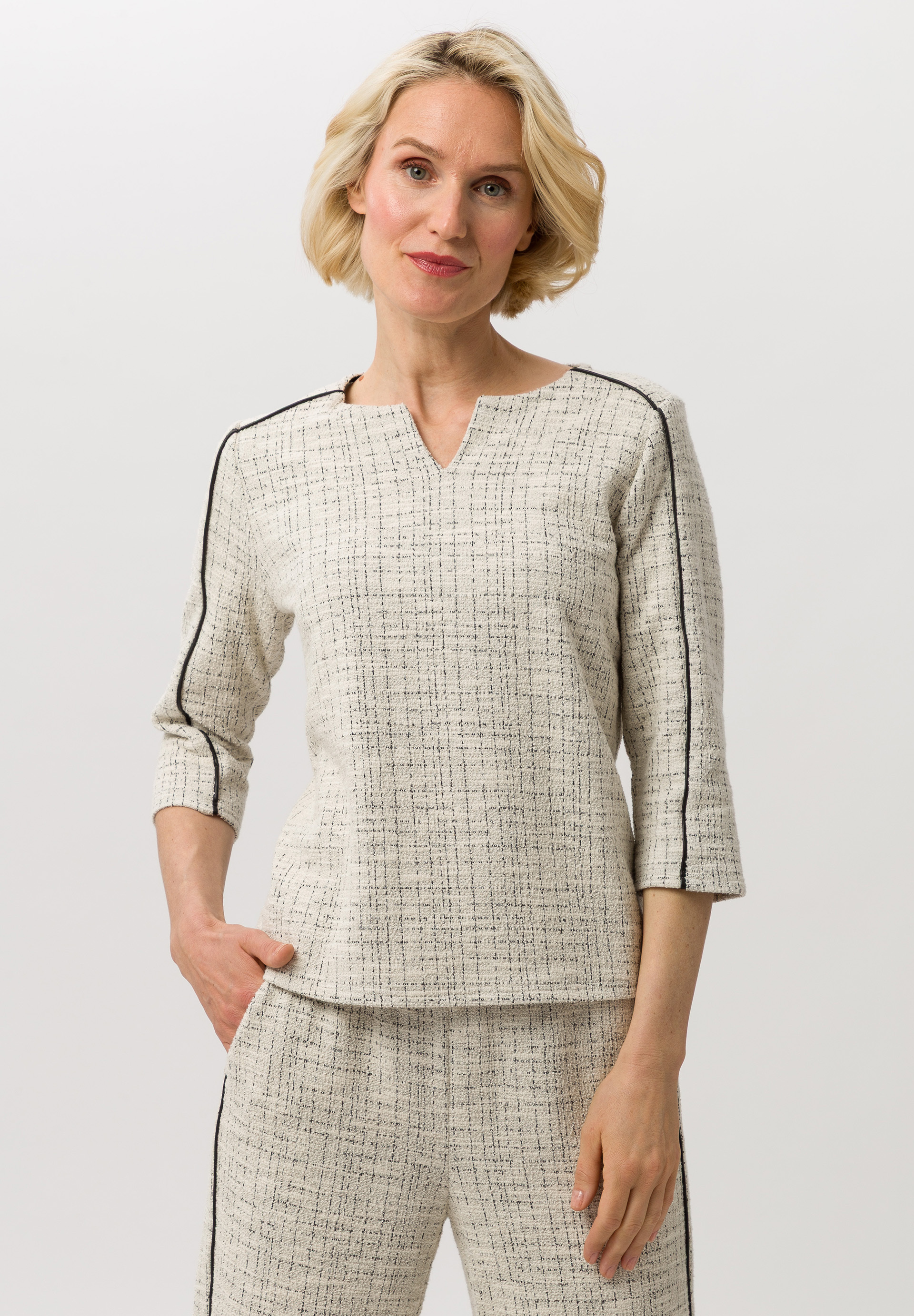 Shirt With piping accent - Bild 1 Leinen, Bluse, Erwachsener, Person, Frau, Leinen, Bluse, Erwachsener, Person, Frau, Leinen, Bluse, Erwachsener, Person, Frau, Leinen, Bluse, Erwachsener, Person, Frau, Leinen, Bluse, Erwachsener, Person, Frau, Leinen, Bluse, Erwachsener, Person, Frau