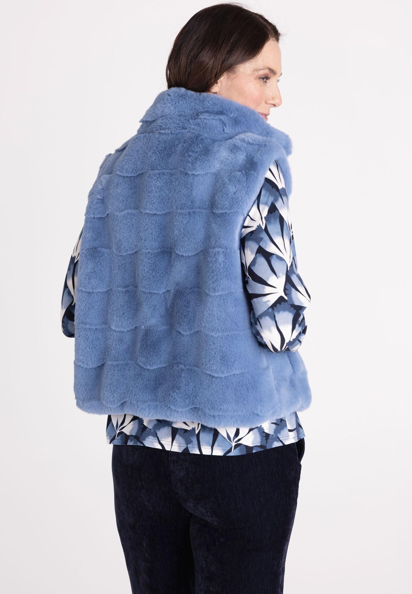 westie, blauer faux fur, Weste, gefútterte Weste, Schichtungsstück, gilet, faux fur, blau, strick?, ärmelloser?, Weste, Fellweste, Blau, Synthetischer Fell, Layering, Fauxes Pelz-Weste, blaue Weste, Lagen-Mantel aus Kunstpelz, ärmellose Weste