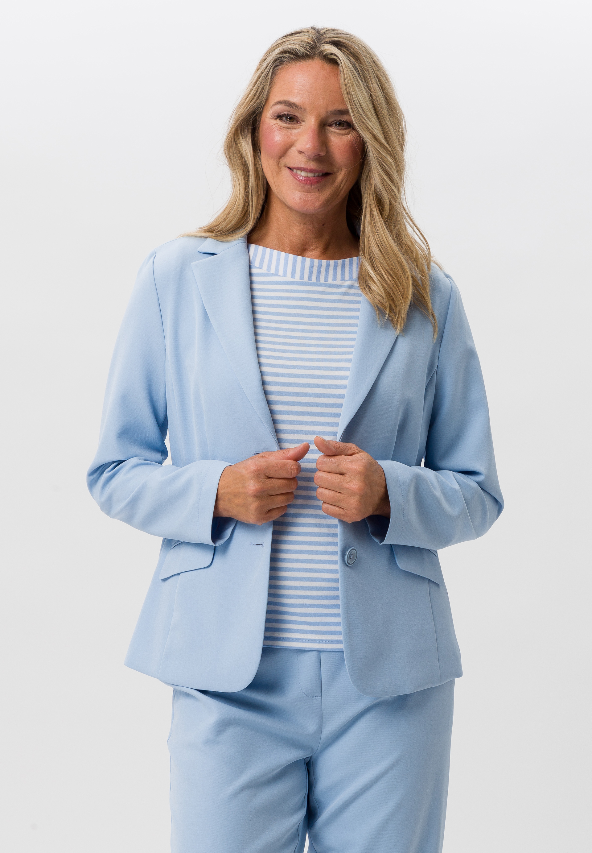 Lapel blazer in a modern design - Bild 1 Lapel blazer in a modern design - Bild 1