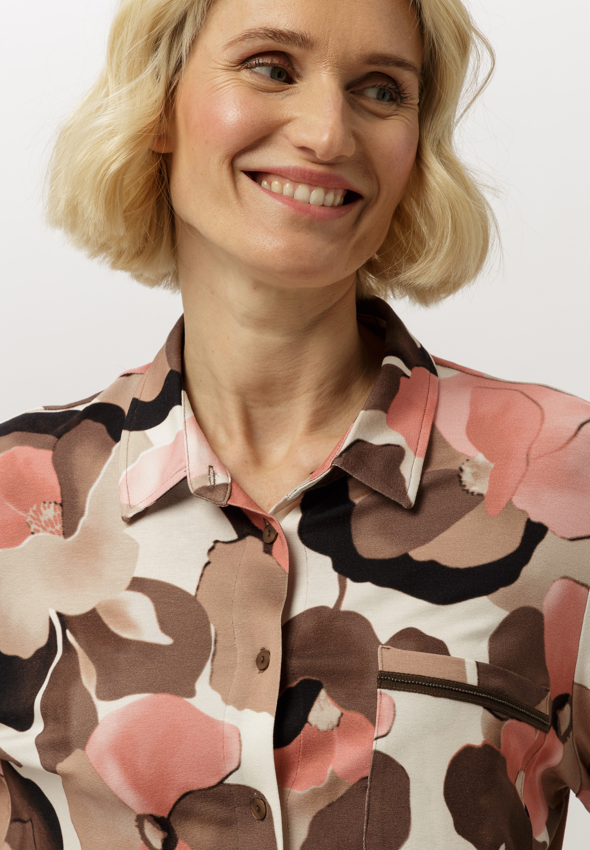 Blouse With floral print - Bild 4 Erwachsener, Weiblich, Person, Frau, Bluse