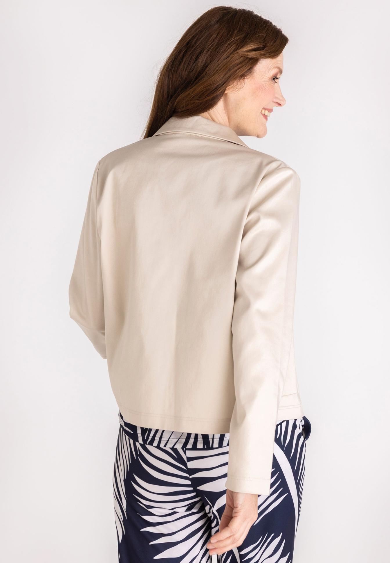 Beige Jacke, Lederlook, Blazer, Lange Ärmel, Unifarben, jacke, beige, blazer, sateen, rueckseite, Beige Blazer, Lederlook Jacket, Kamel, Lange Ärmel, Rückenansicht, Beige Jacke, Lederoptik, Blazer, Langarm, Unifarben