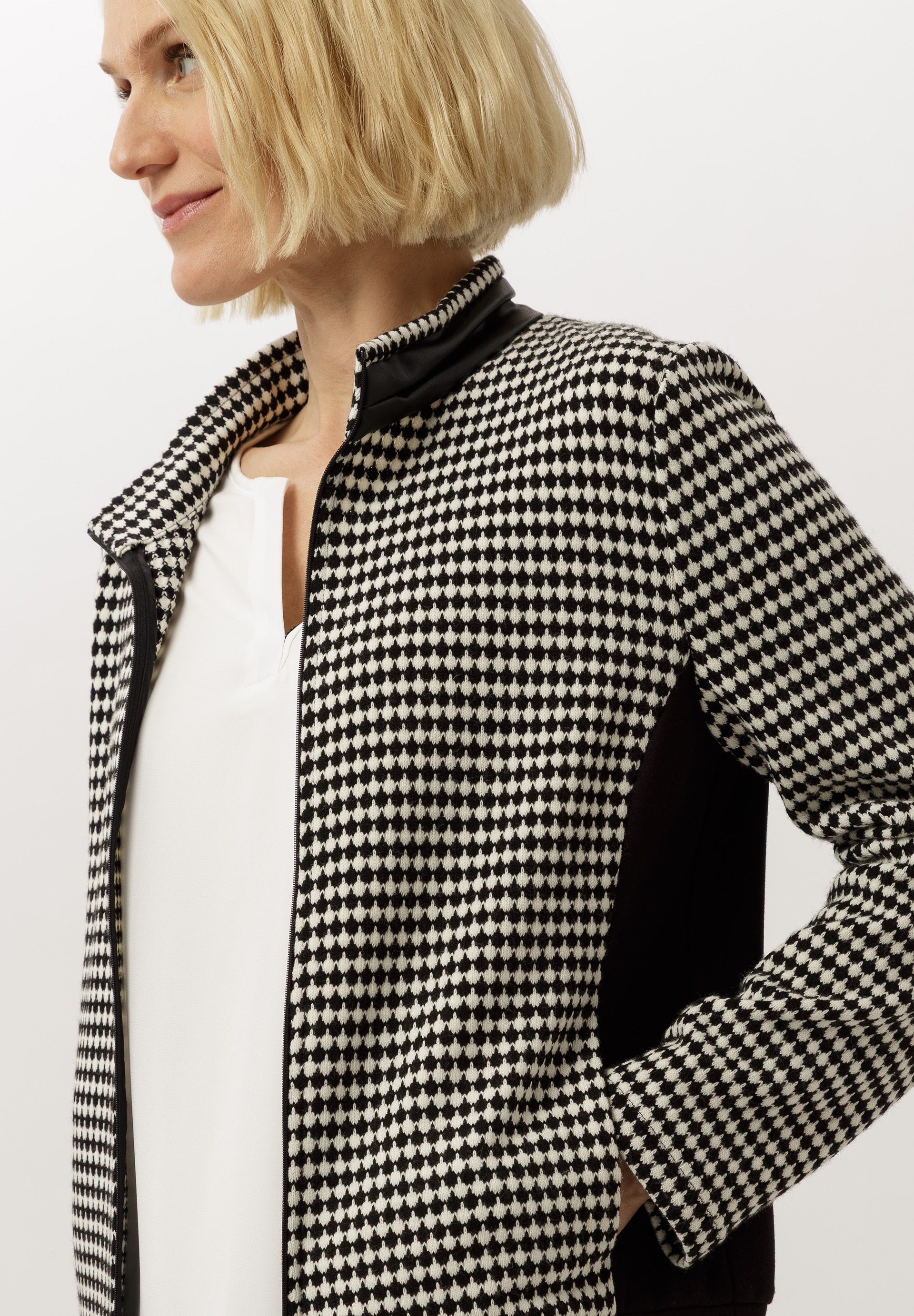 Strickblazer in moderner Optik - Bild 4 Mantel, Jacke, Blazer, Hemd, Langarm, Mantel, Jacke, Blazer, Hemd, Langarm, Mantel, Jacke, Blazer, Hemd, Langarm