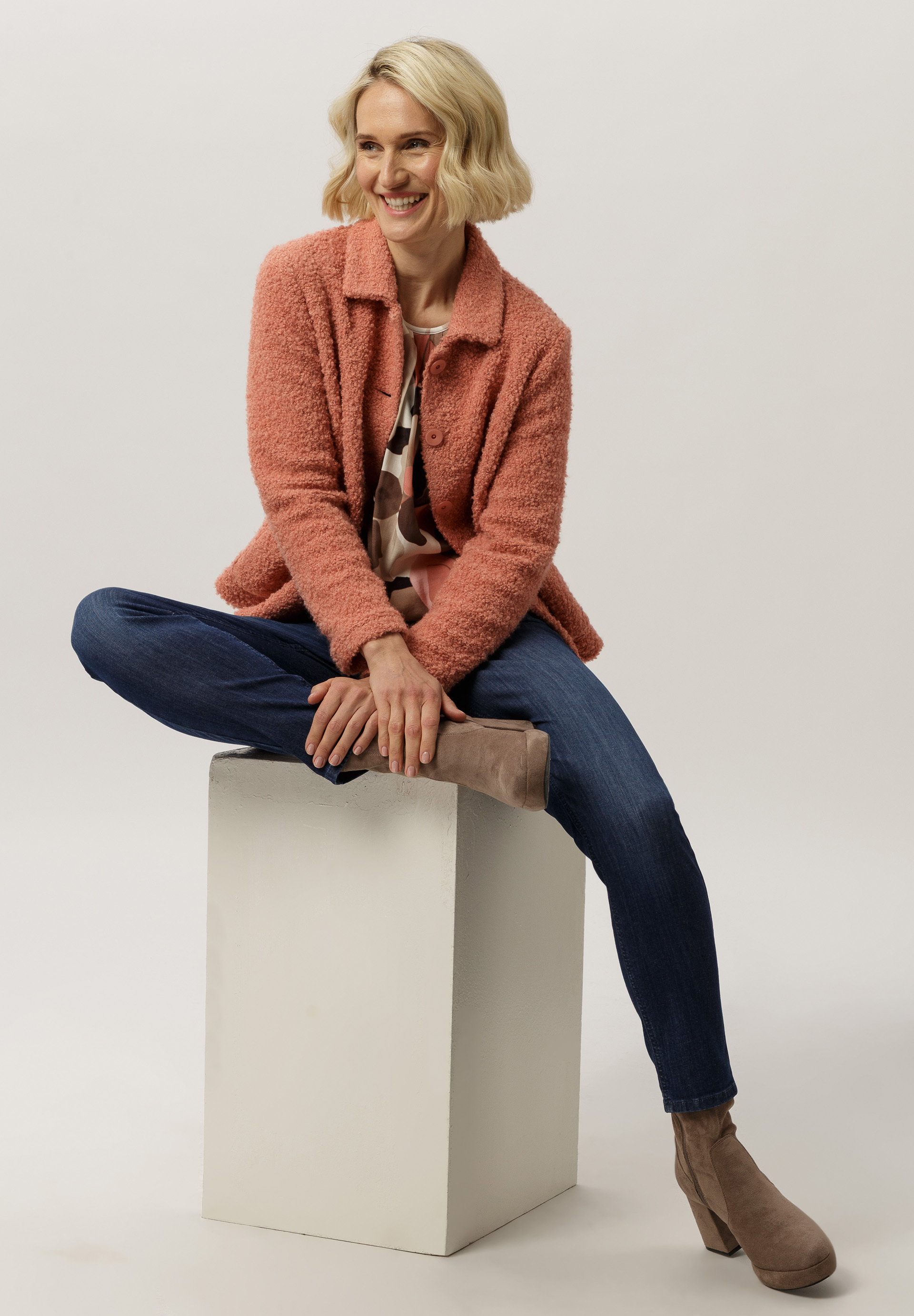 Cardigan Made from bouclé yarn - Product Image 2