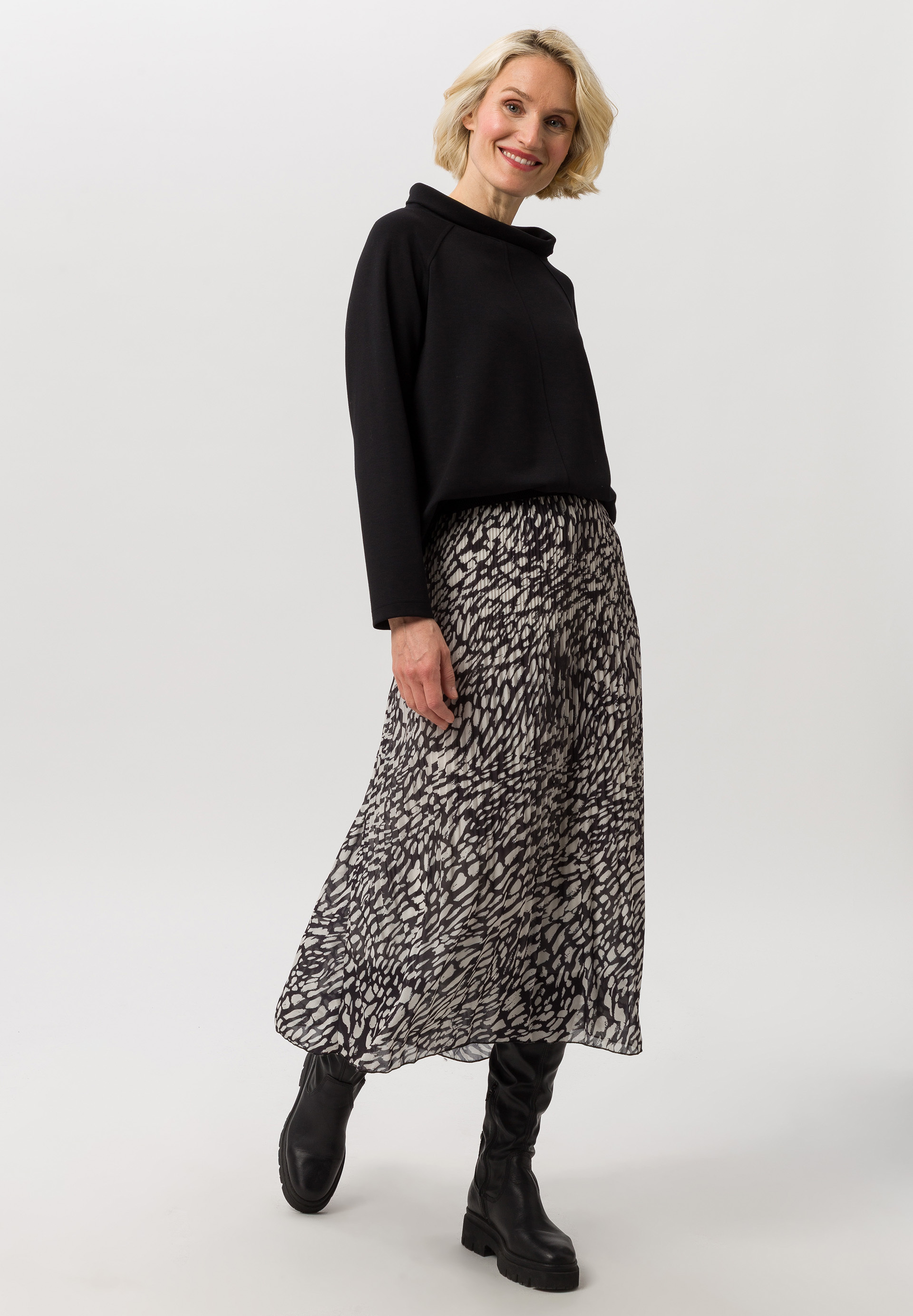 Pleated skirt With comfort waistband Pleated skirt With comfort waistband - Product Image 2