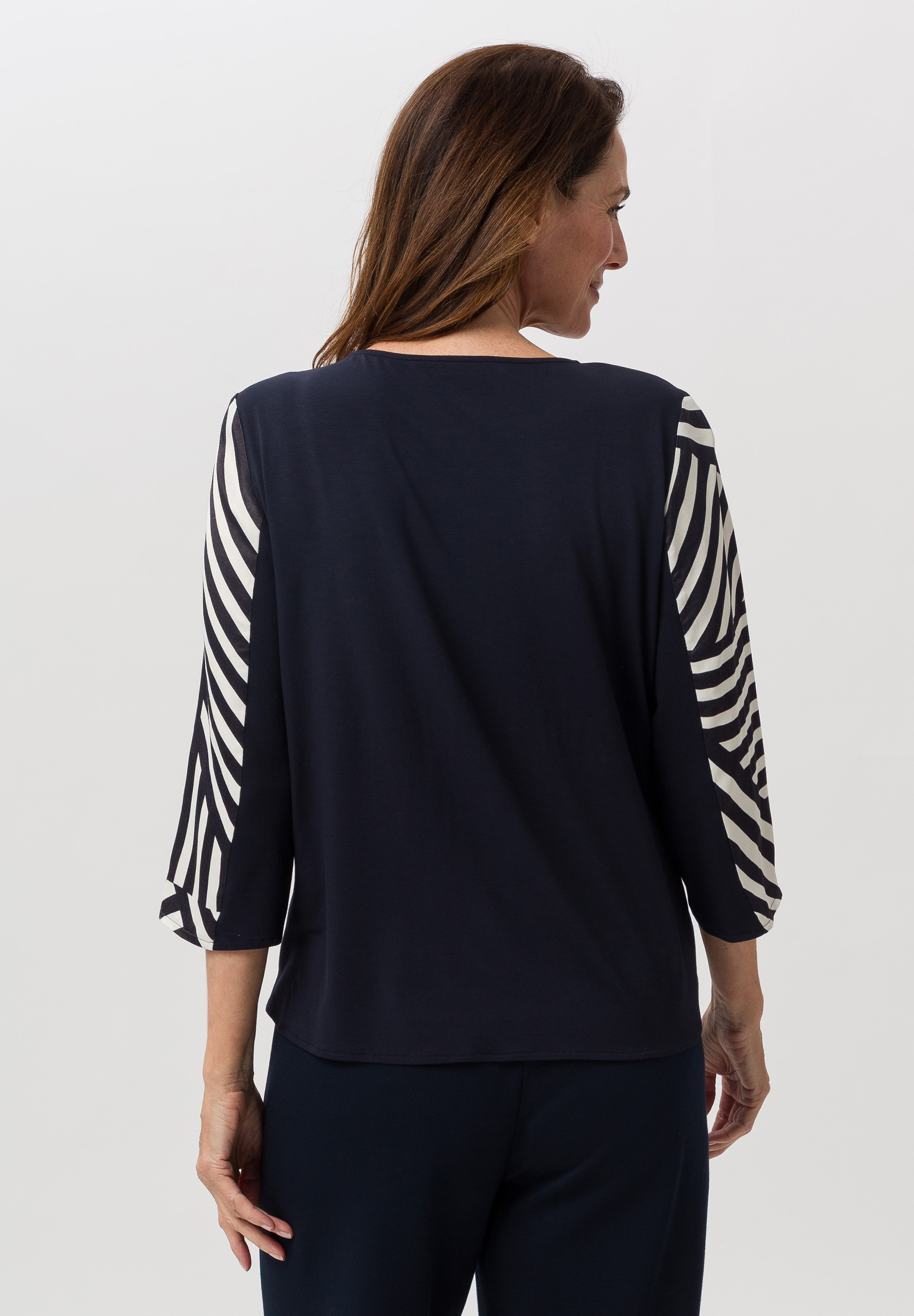 Blouse shirt In a distinctive striped design - Bild 2 Langarm, Ärmel, Erwachsener, Person, Frau, Langarm, Ärmel, Erwachsener, Person, Frau, Langarm, Ärmel, Erwachsener, Person, Frau, Langarm, Ärmel, Erwachsener, Person, Frau, Langarm, Ärmel, Erwachsener, Person, Frau